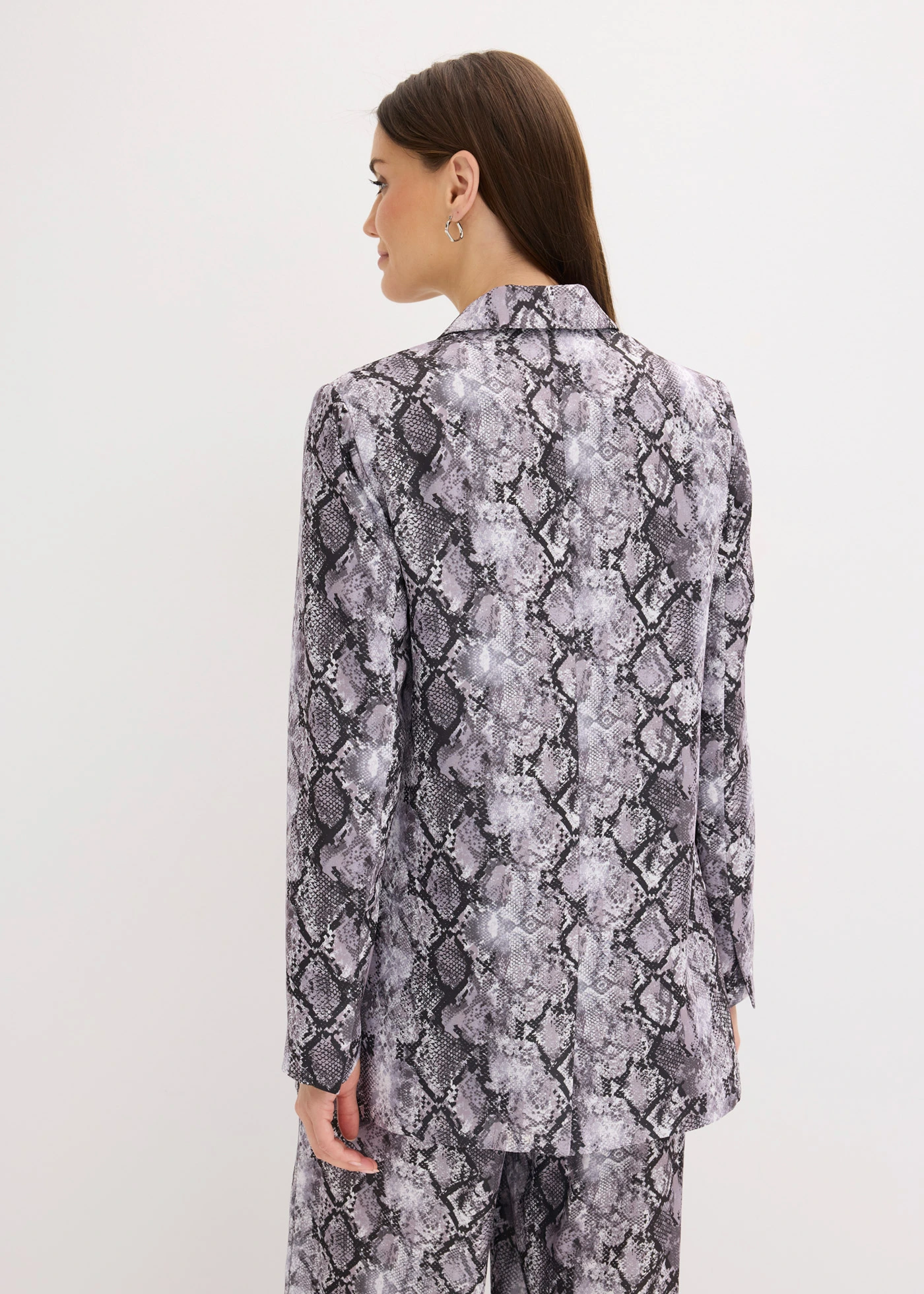 Dlouhý blejzr • šedohnědá s hadím potiskem • bonprix obchod