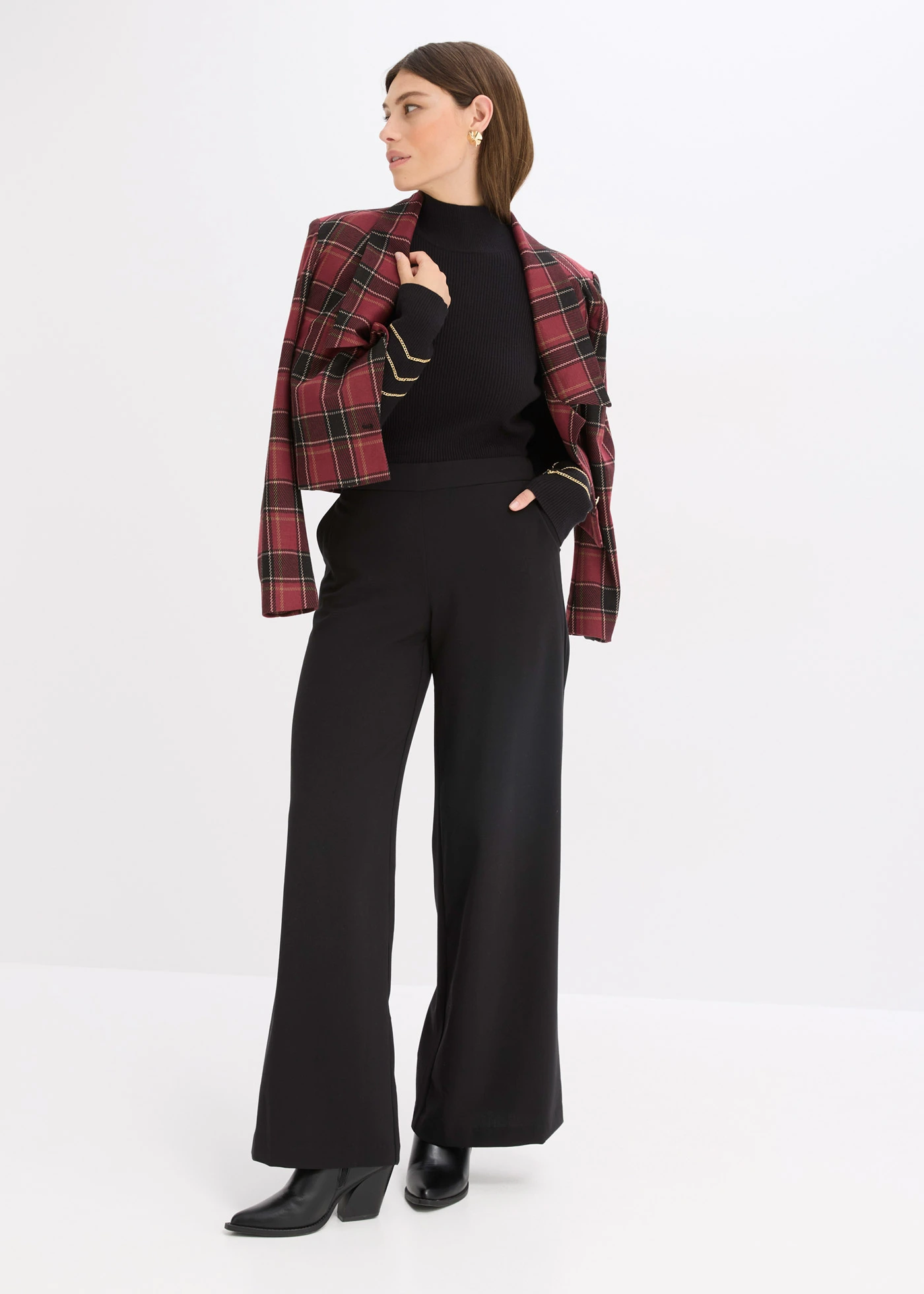 Cienki sweter ze złotymi łańcuszkami • czarny • sklep bonprix