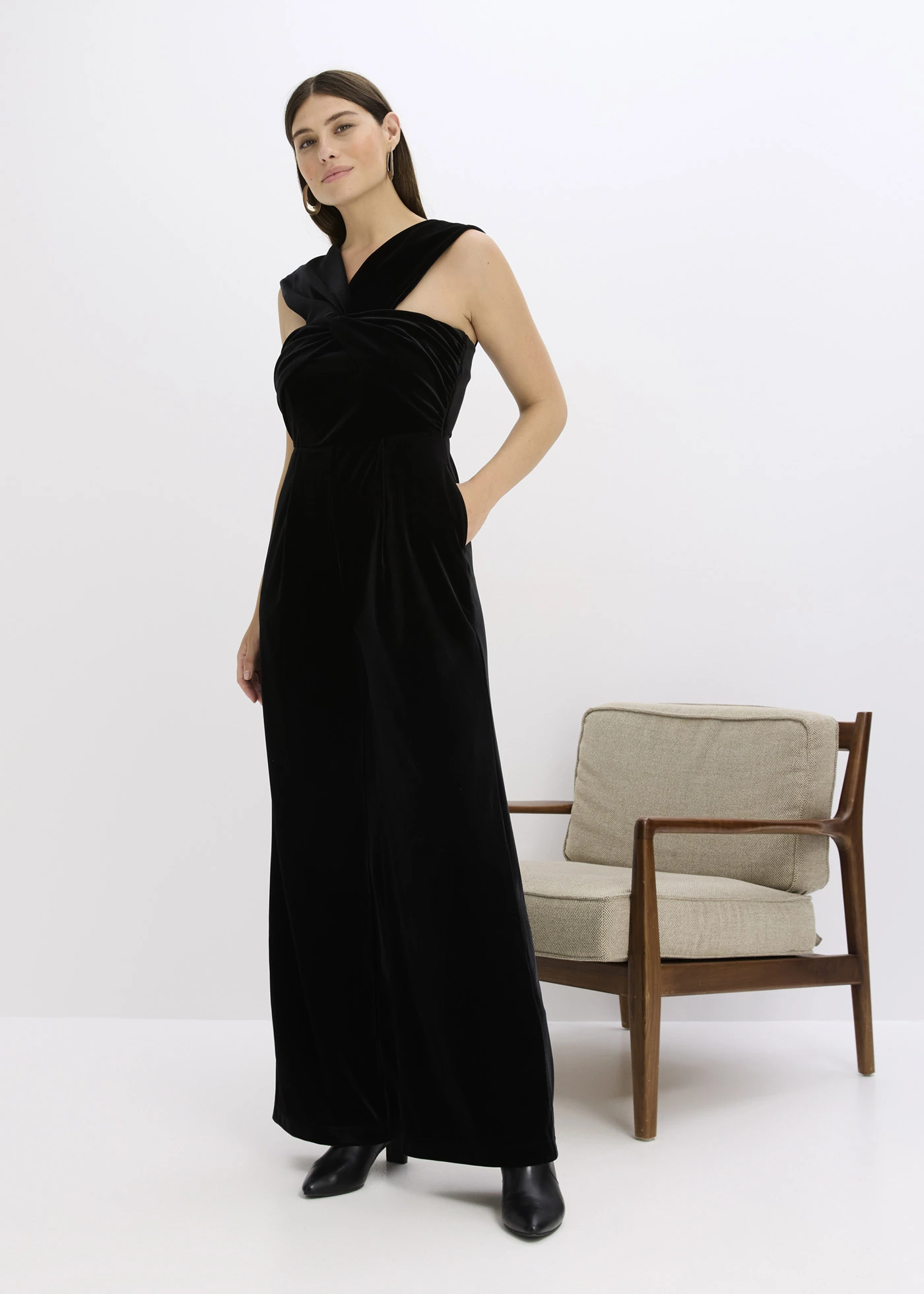 Žerzejový overal ze splývavého sametu • černá • bonprix obchod