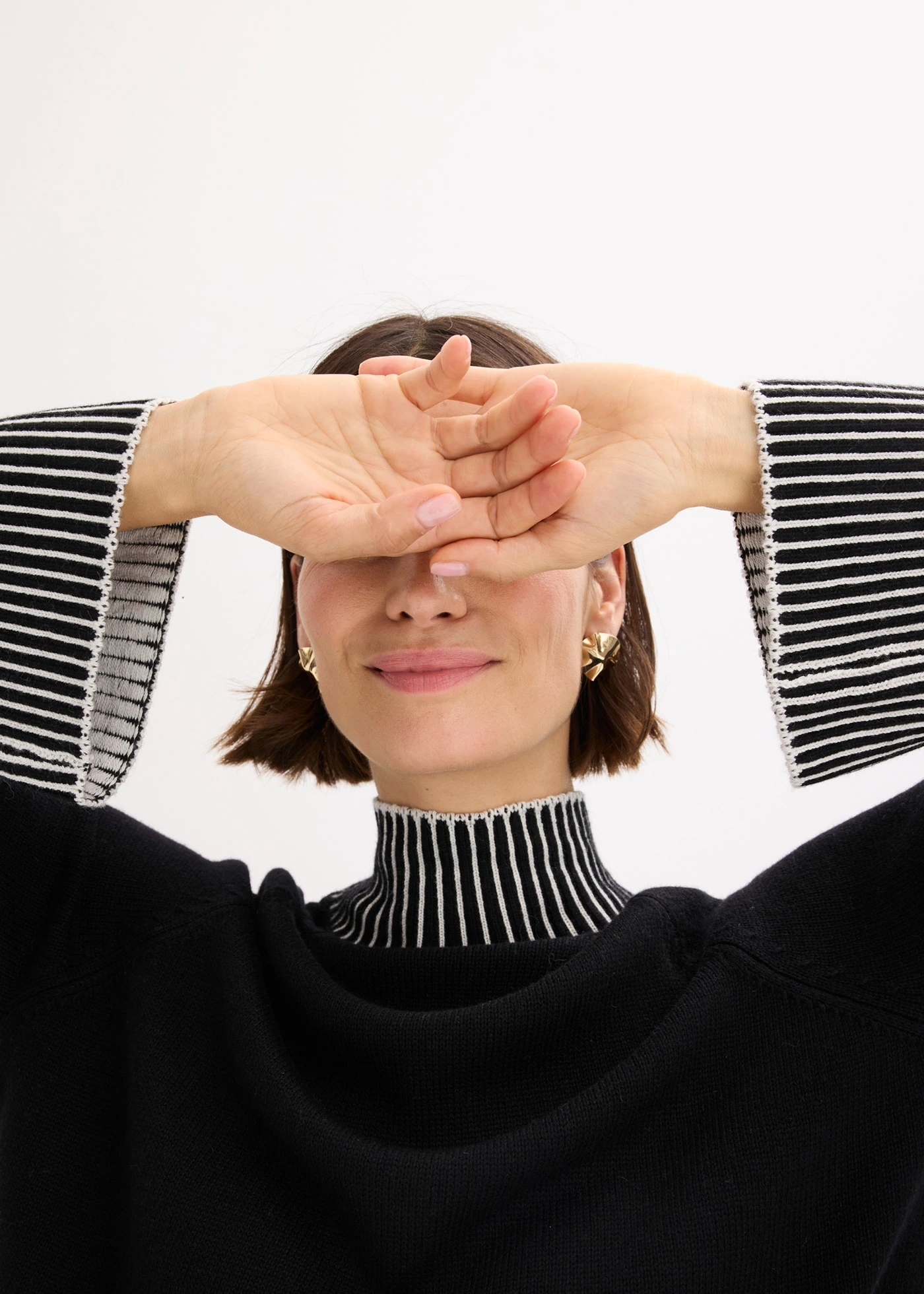 Trui met opstaande kraag en kasjmier • zwart-natuurbeige • bonprix online shop