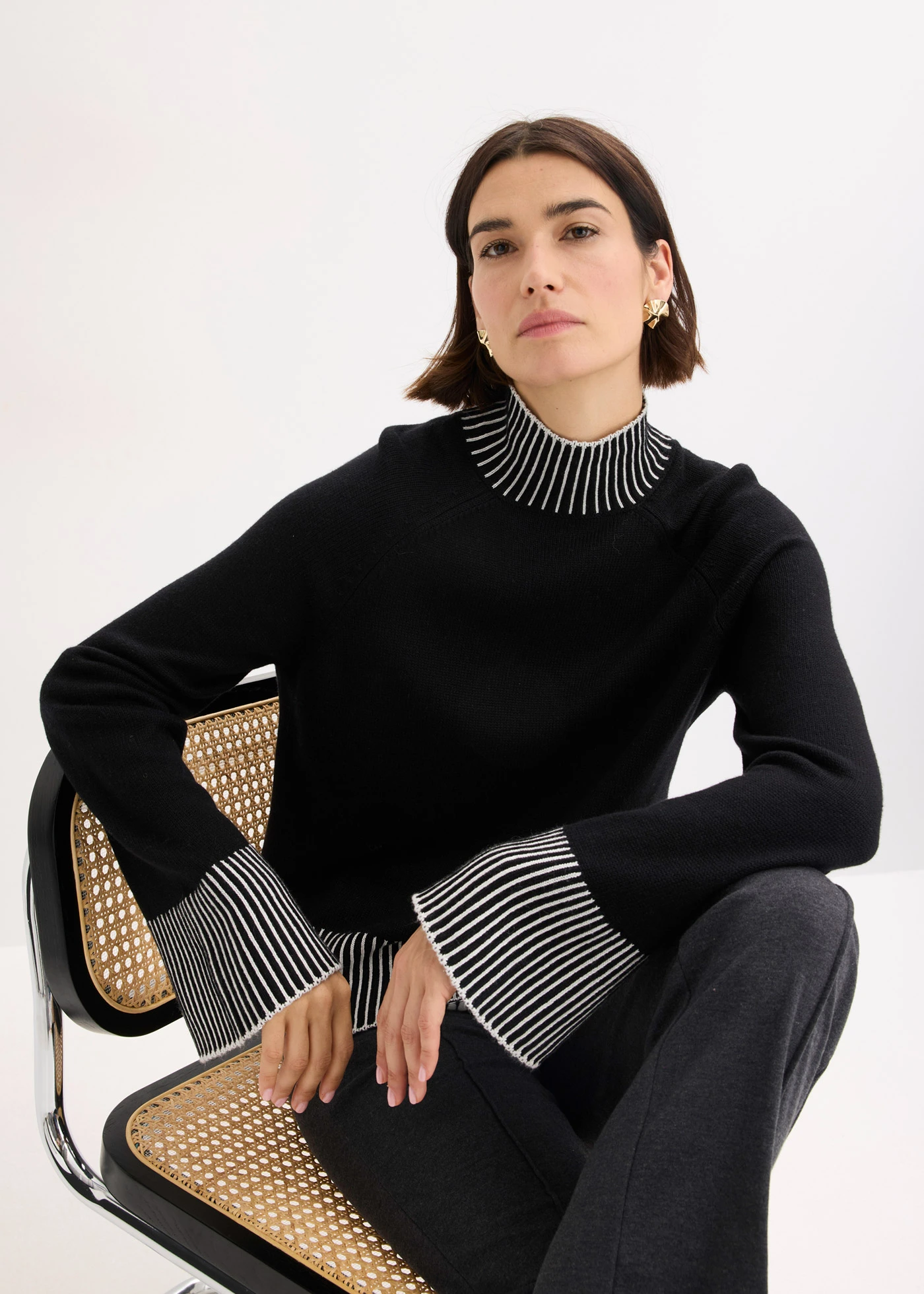 Trui met opstaande kraag en kasjmier • zwart-natuurbeige • bonprix online shop