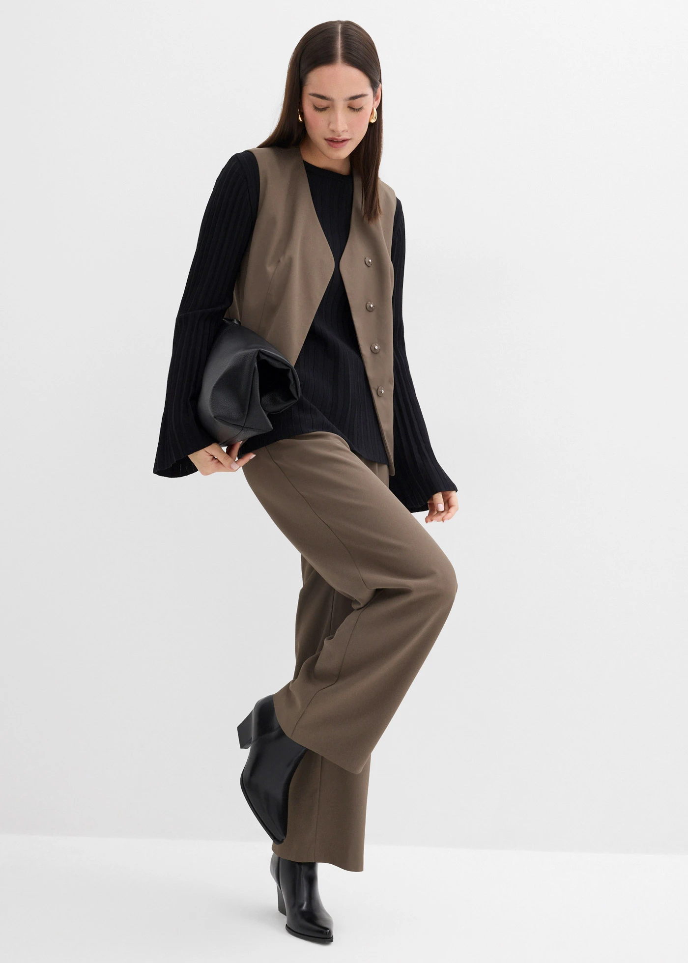 Pull plissé en fine maille en viscose mélangée • noir • Boutique bonprix