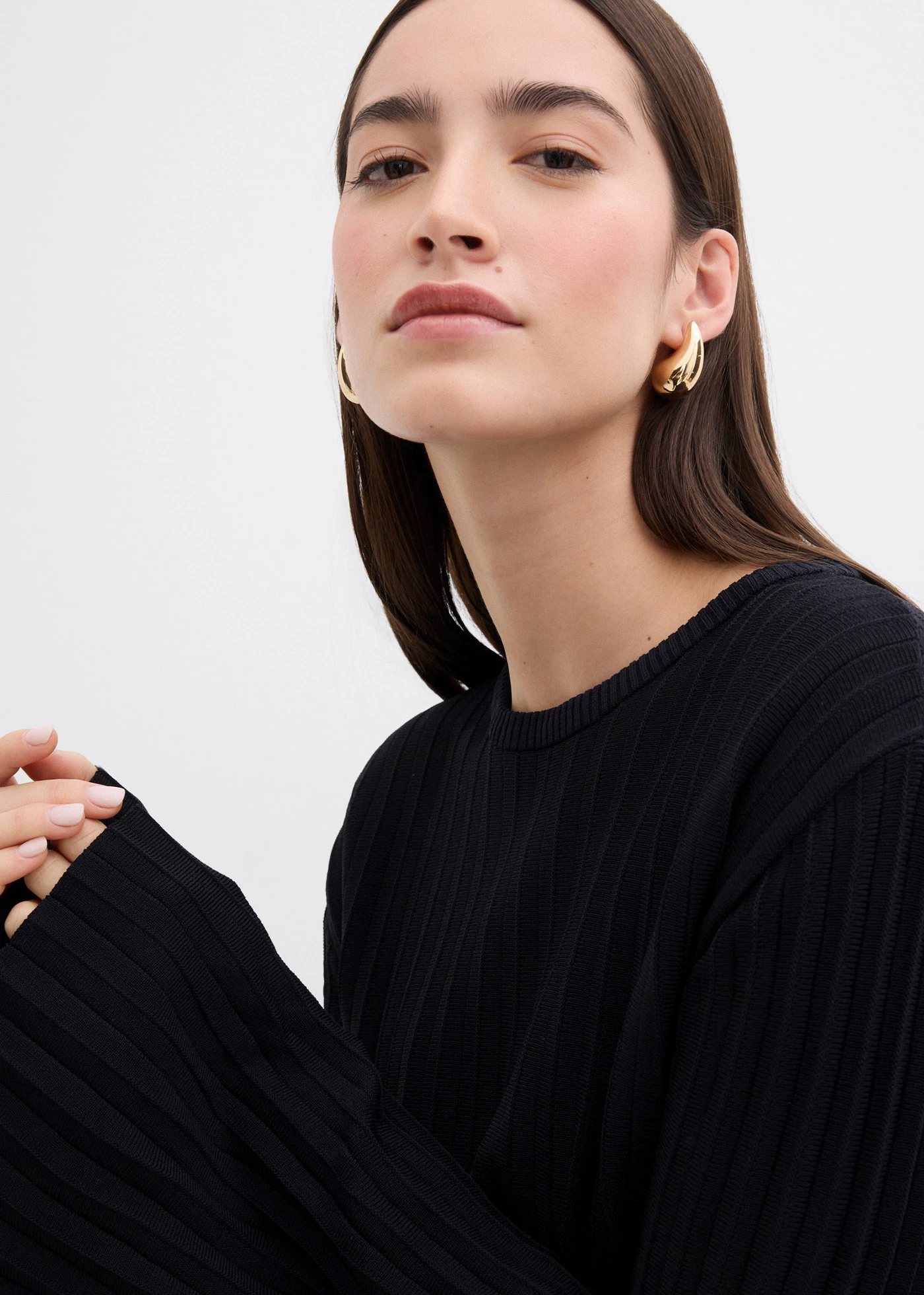 Pull plissé en fine maille en viscose mélangée • noir • Boutique bonprix