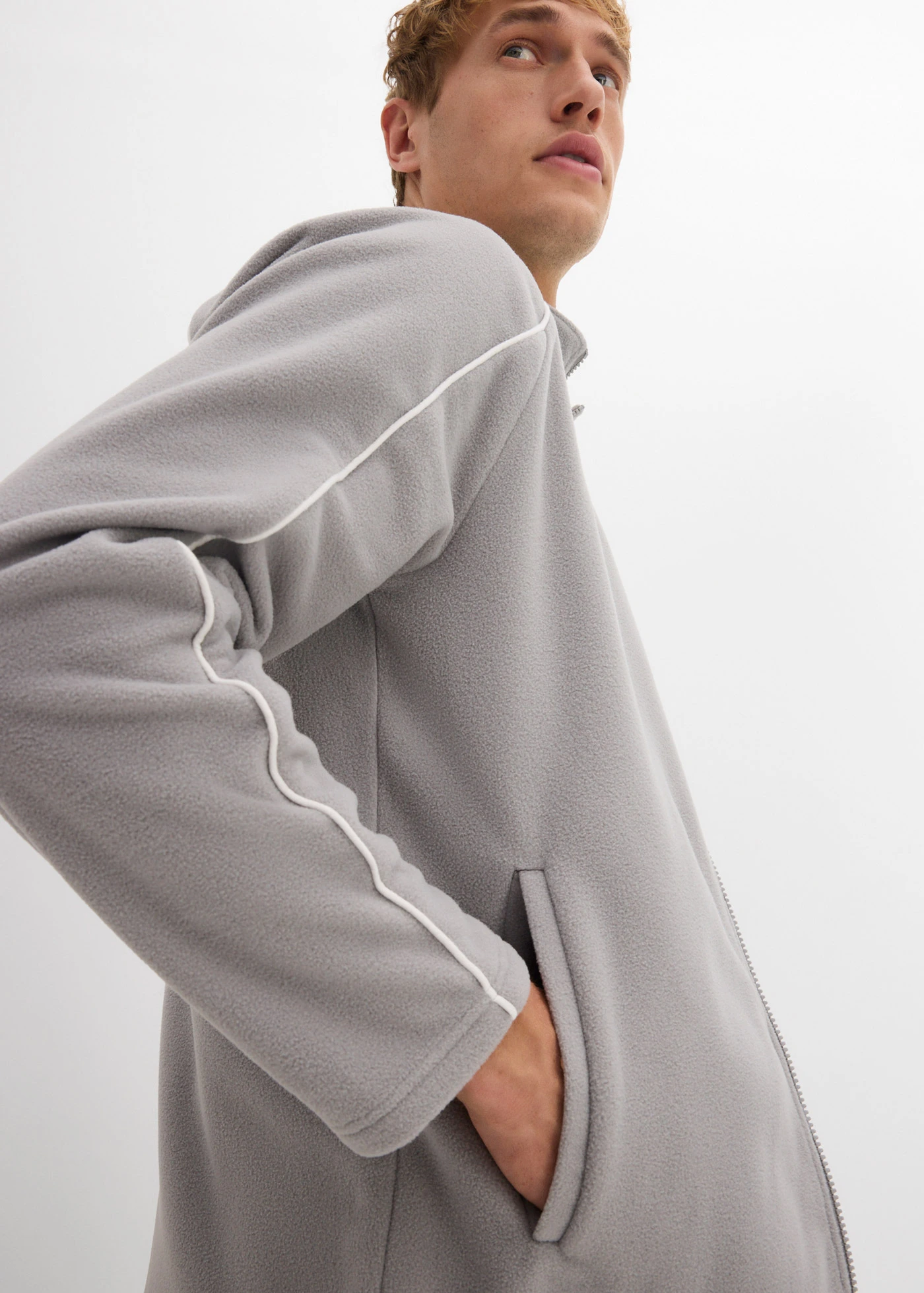 Veste polaire chaude à détails sportifs • gris ombré • Boutique bonprix