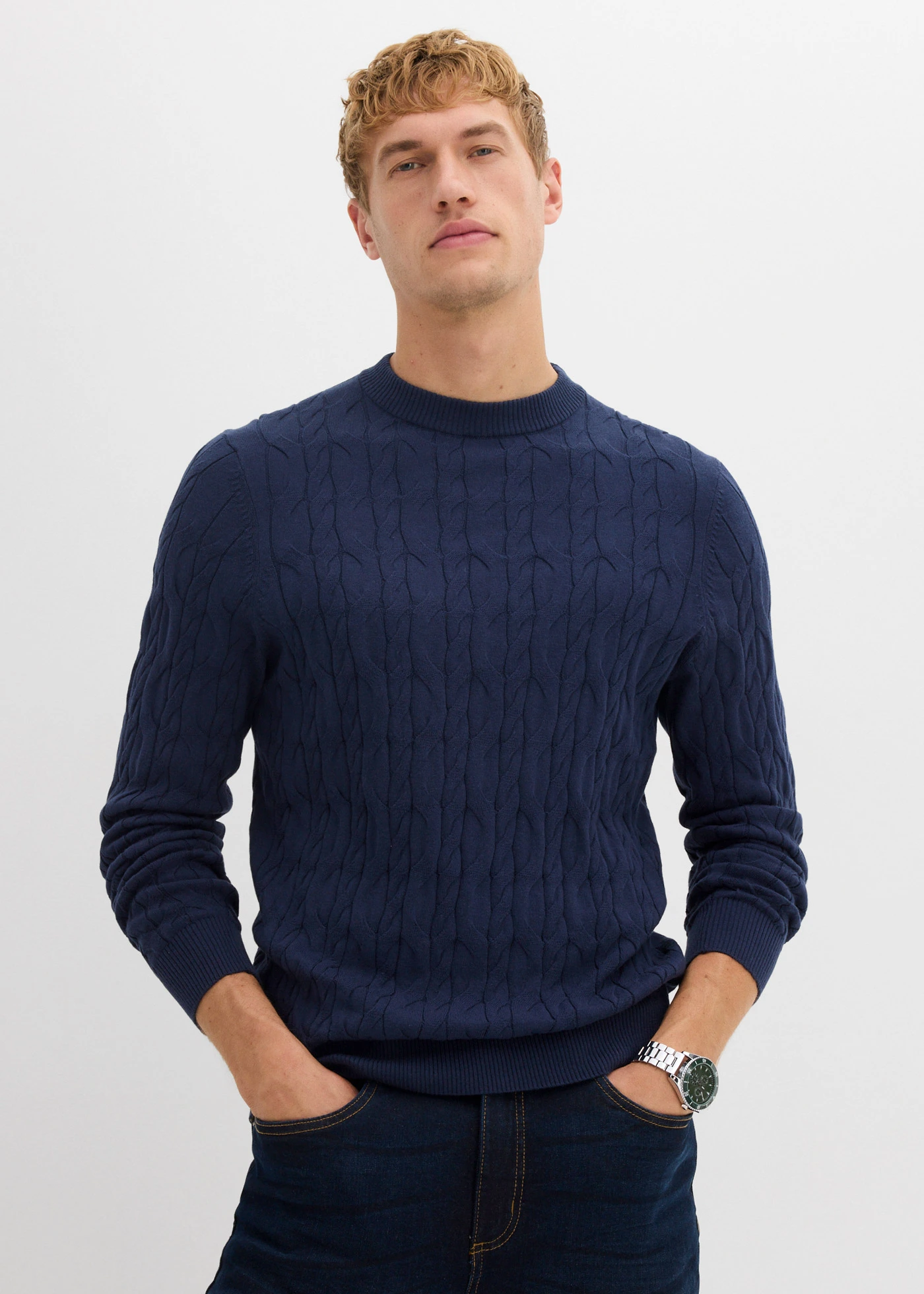 Grof gebreide trui met kabelpatroon van recyclebaar katoen • donkerblauw • bonprix online shop