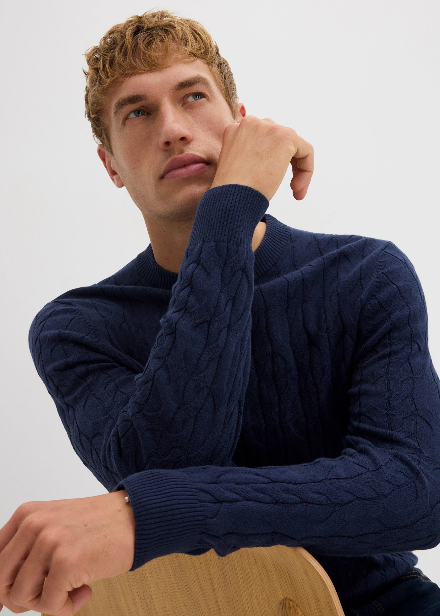 Grof gebreide trui met kabelpatroon van recyclebaar katoen • donkerblauw • bonprix online shop