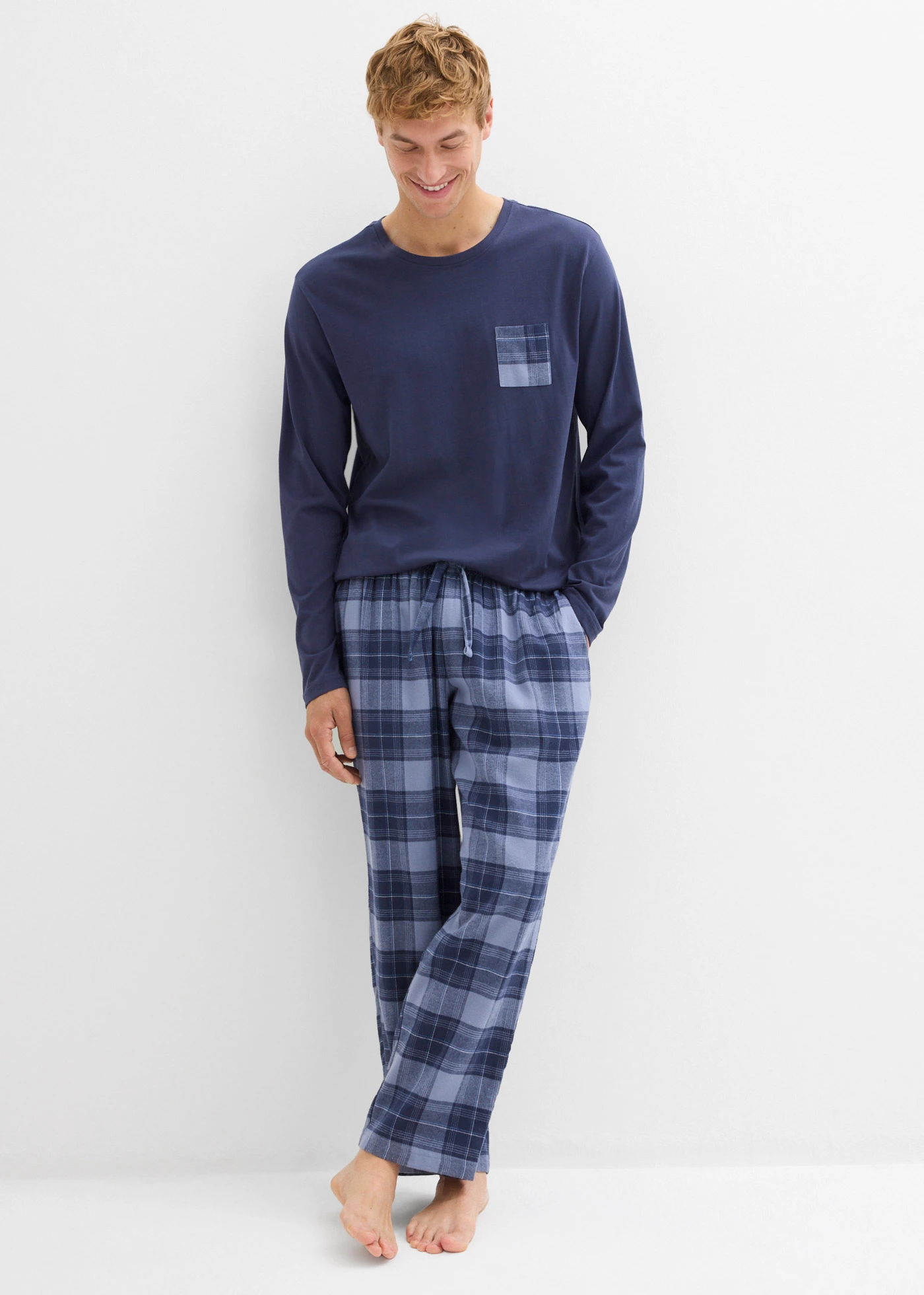 Heren pyjama met flanellen broek van zacht katoen • donkerblauw geruit • bonprix online shop