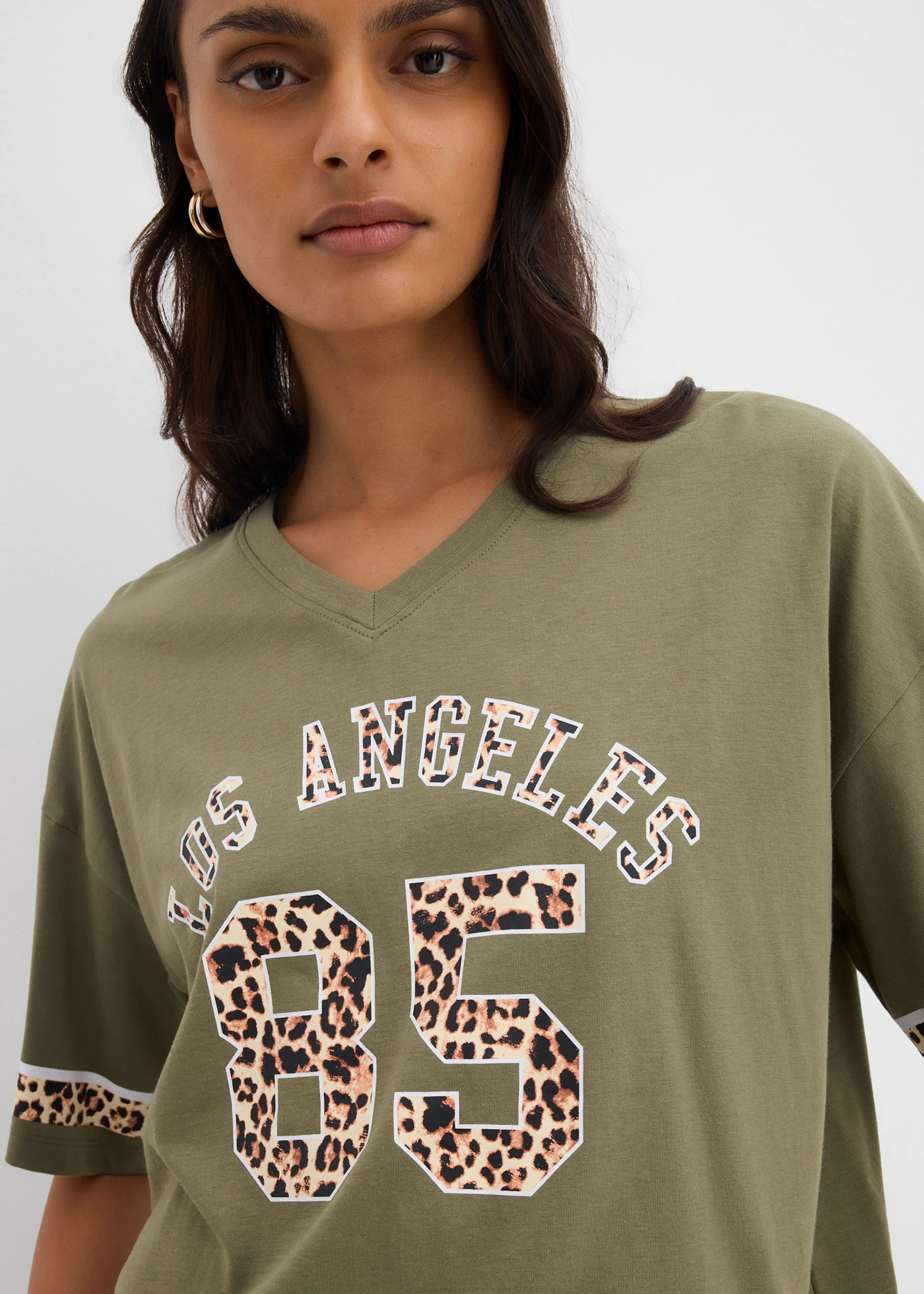 T-shirt oversize 100% coton • olive léopard • Boutique bonprix