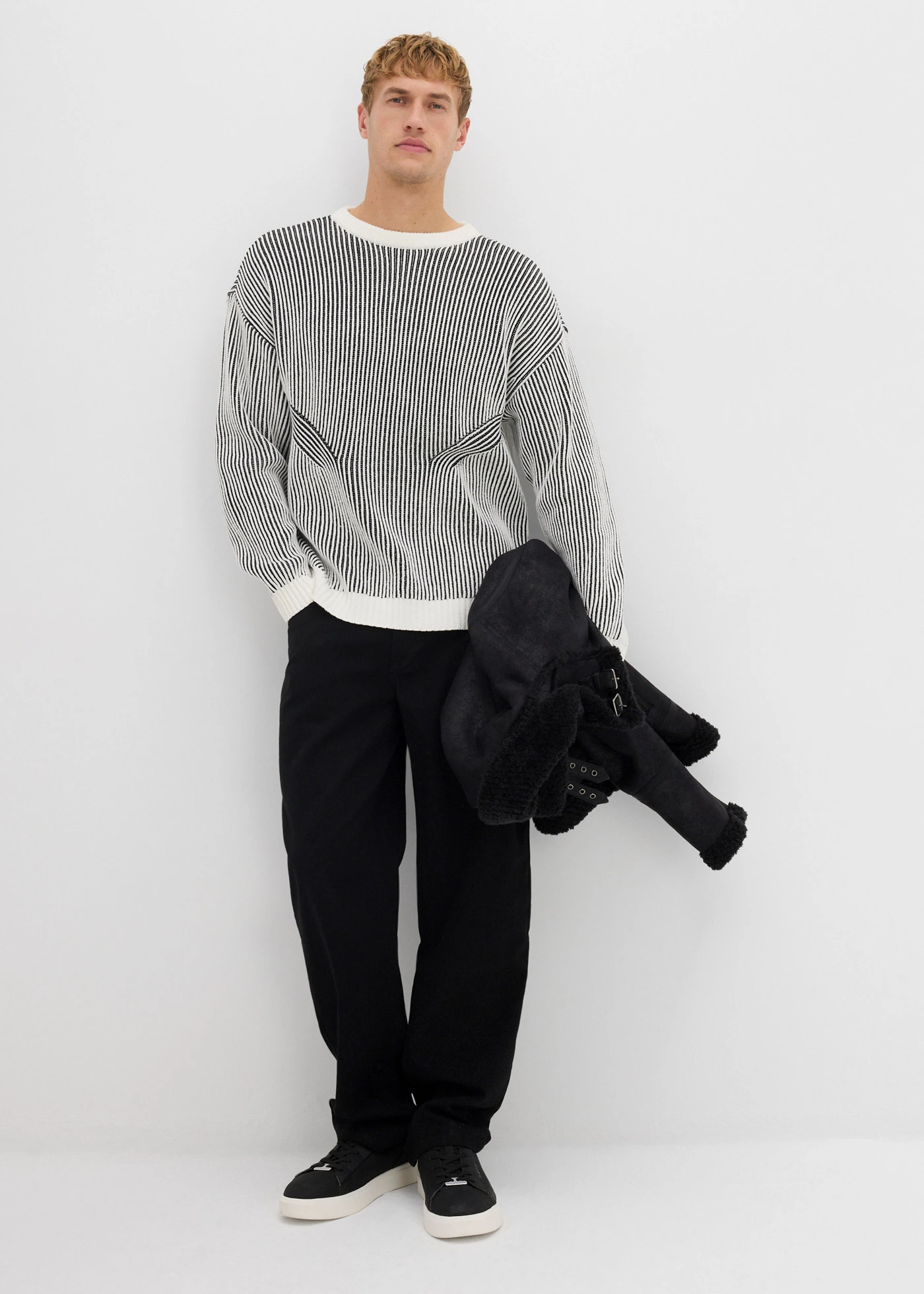 Žebrovaný svetr z bavlněné směsi, Loose Fit • černo-přírodní bílá s proužky • bonprix obchod