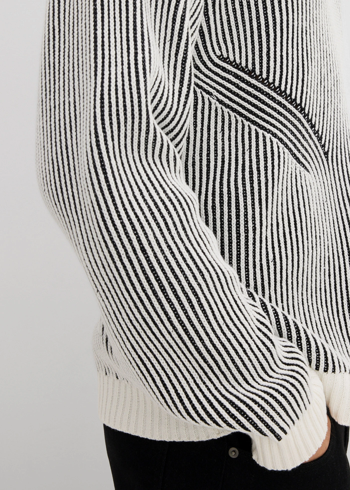 Žebrovaný svetr z bavlněné směsi, Loose Fit • černo-přírodní bílá s proužky • bonprix obchod