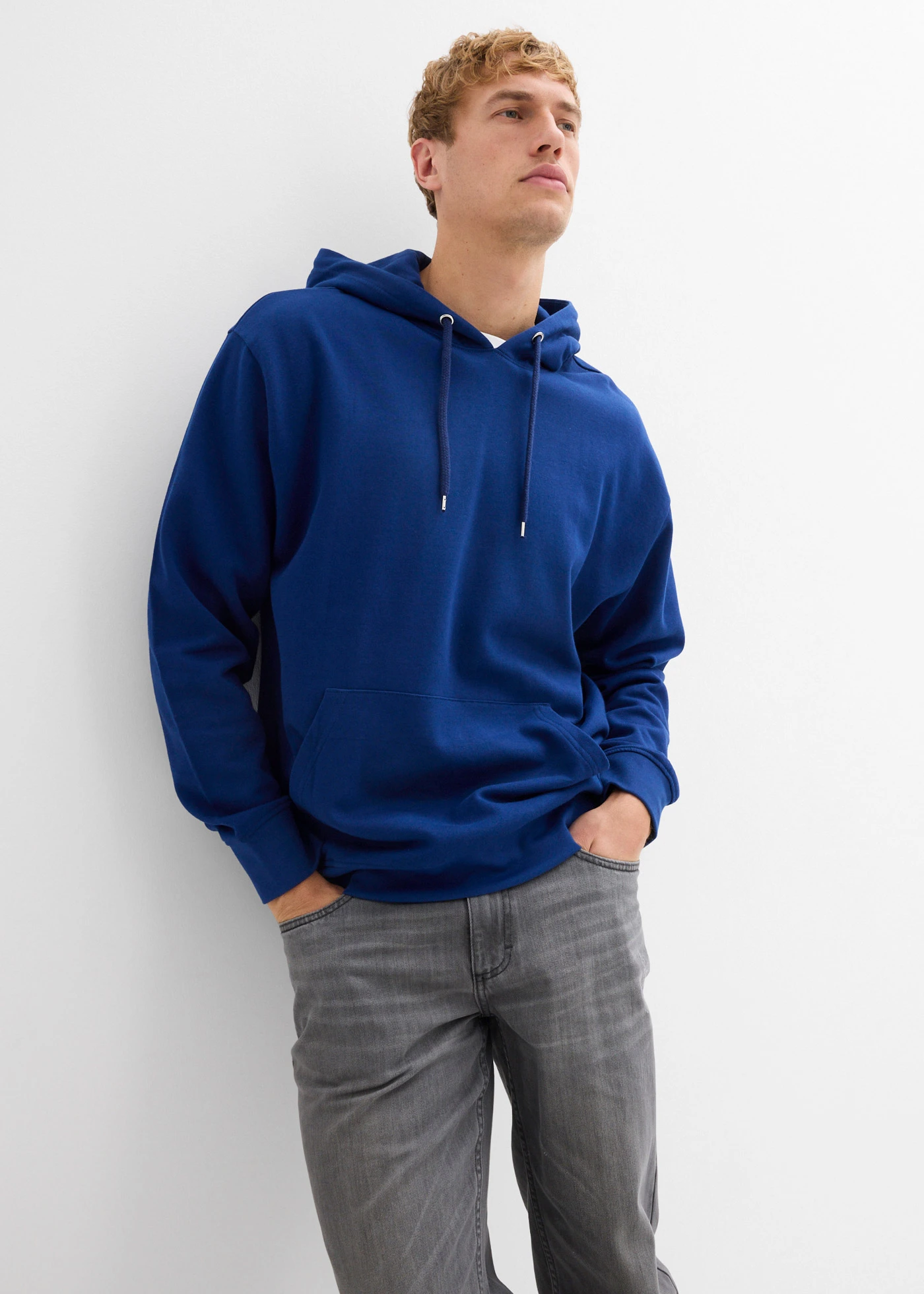 Sweat à capuche ample 100% coton • bleu marine • Boutique bonprix