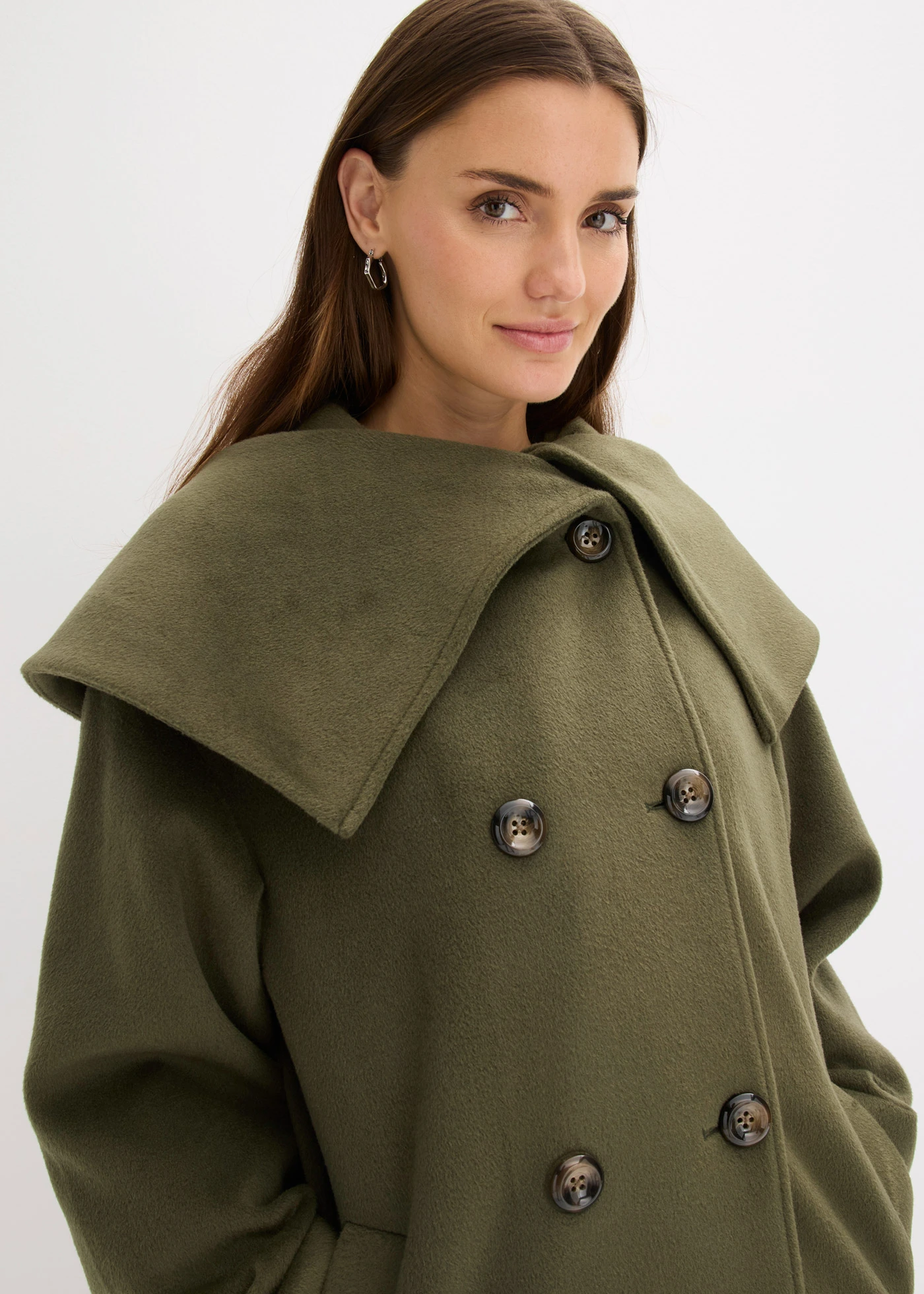 Manteau oversize à large col • olive foncé • Boutique bonprix