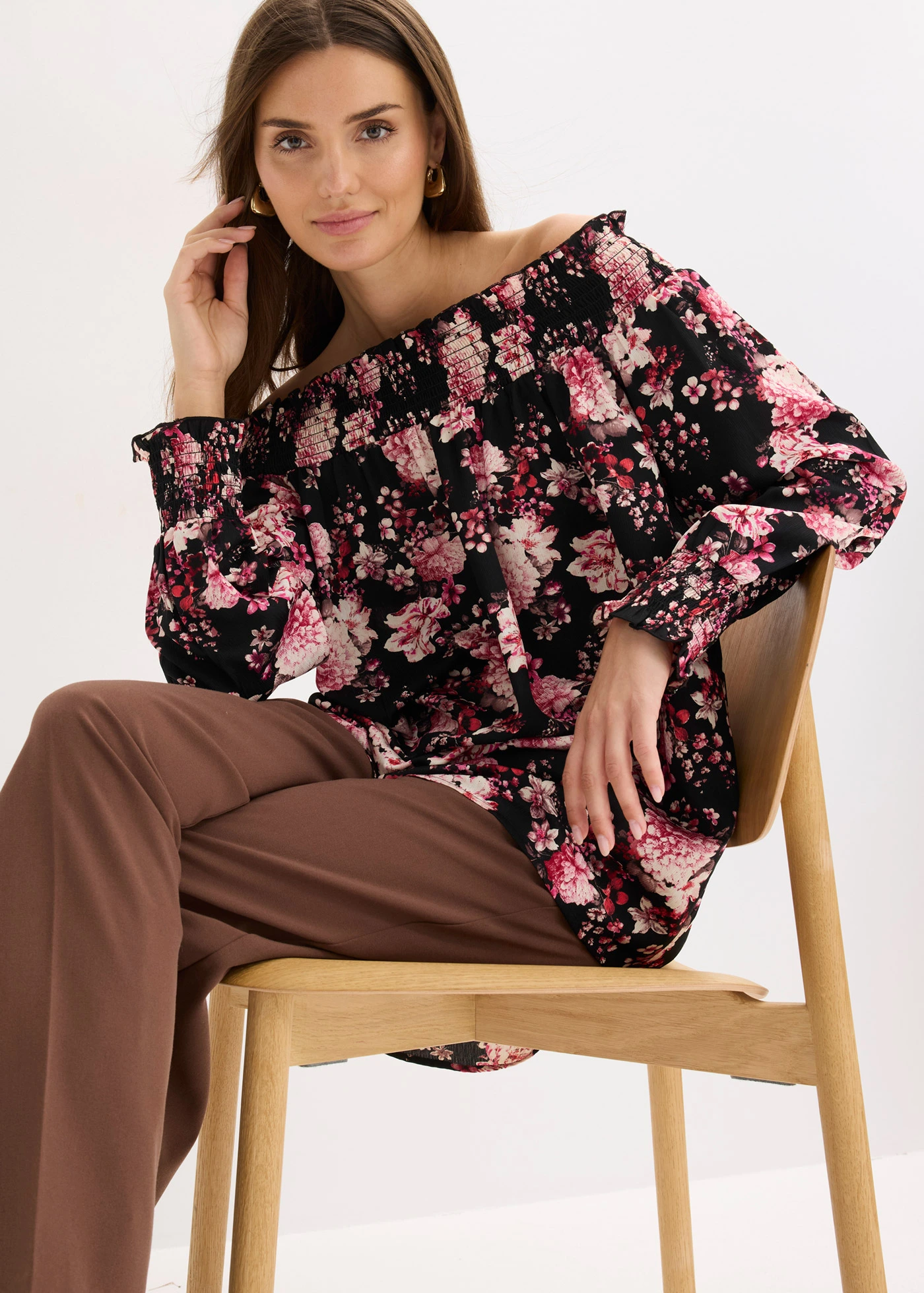 Blouse plus longue derrière • noir floral • Boutique bonprix