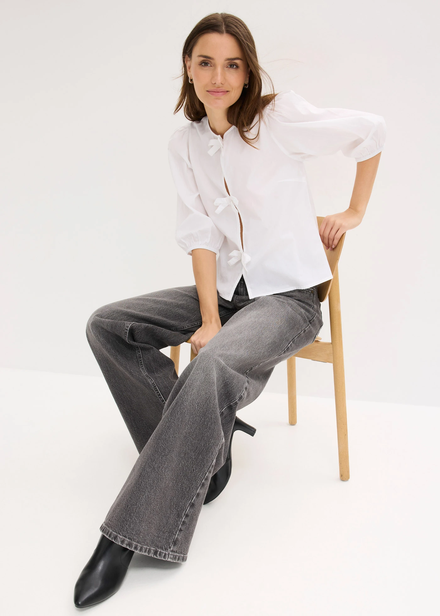 Halenka s ozdobnou mašlí • bílá • bonprix obchod