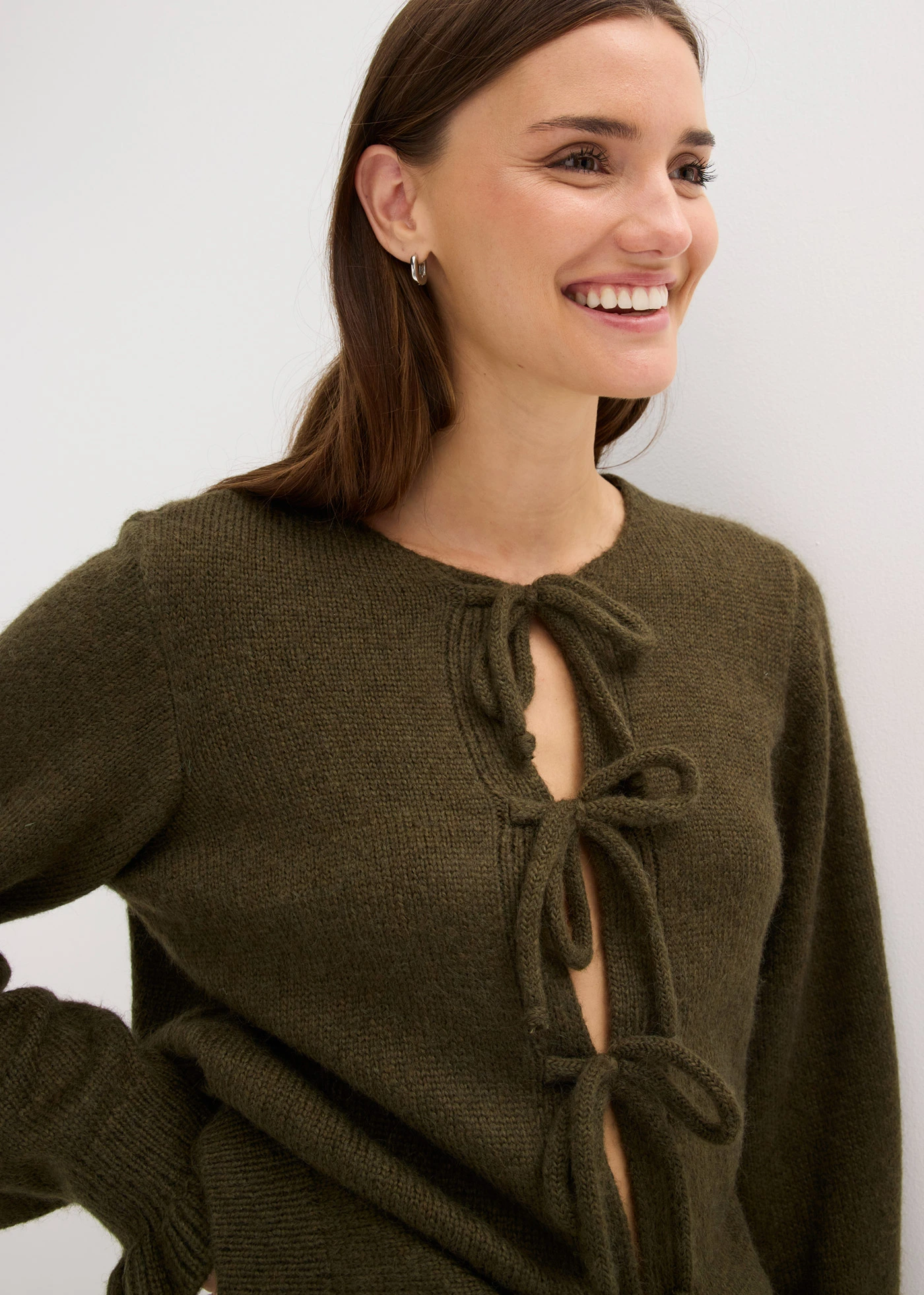 Oversize pletený kabátek z měkké vlněné směsi • tmavě olivová-matně olivová melír • bonprix obchod