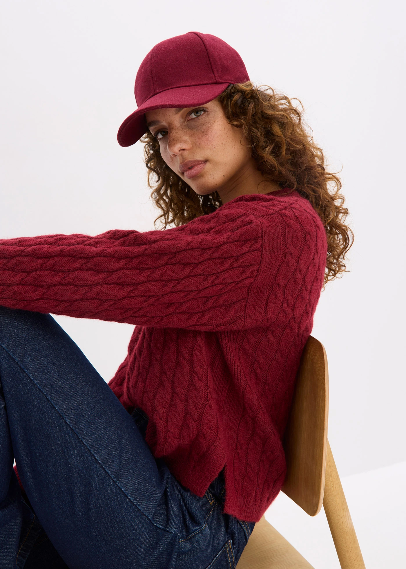 Kšiltovka • švestkově červená • bonprix obchod