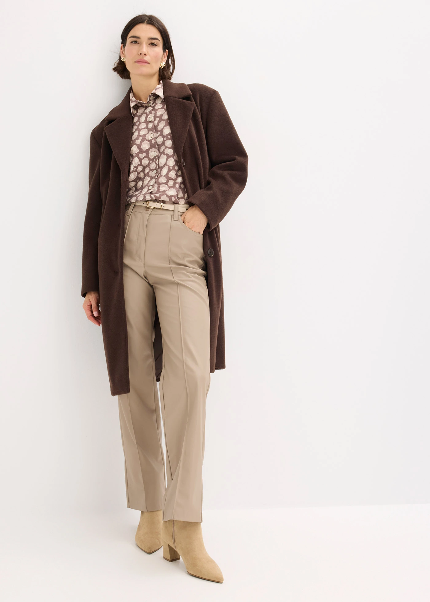 Krátký kabát ve vlněném vzhledu • tmavě hnědá • bonprix obchod