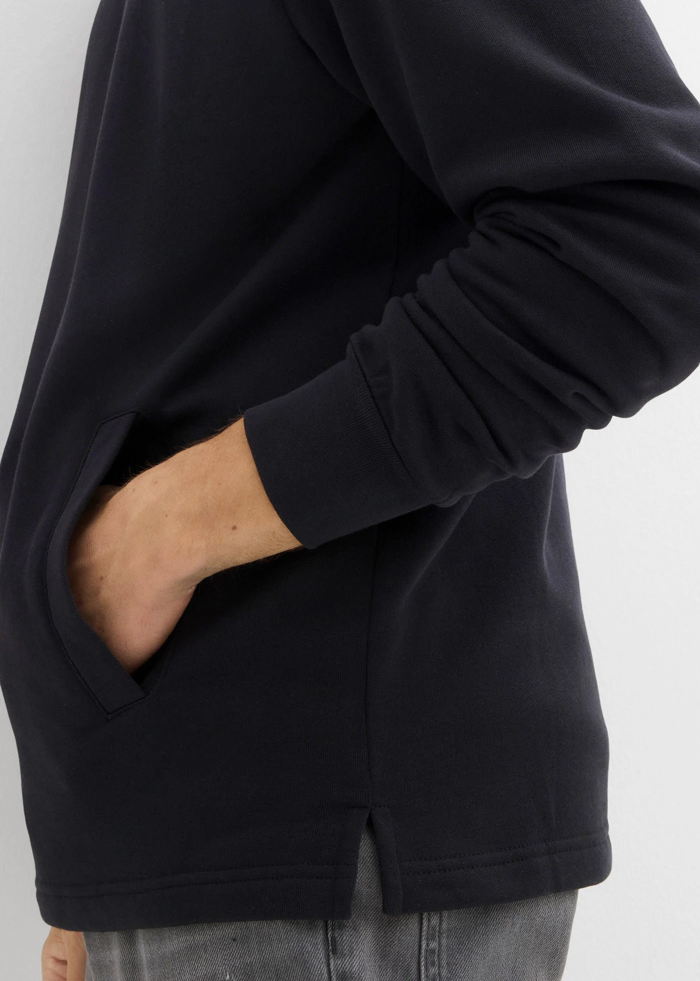 Sweater van biologisch katoen met rechte onderrand en praktische zakken • zwart • bonprix online shop