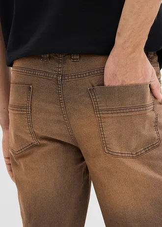 Lehké strečové džíny Classic Fit s pohodlným pasem a vintage sepráním • hnědá terakota • bonprix obchod