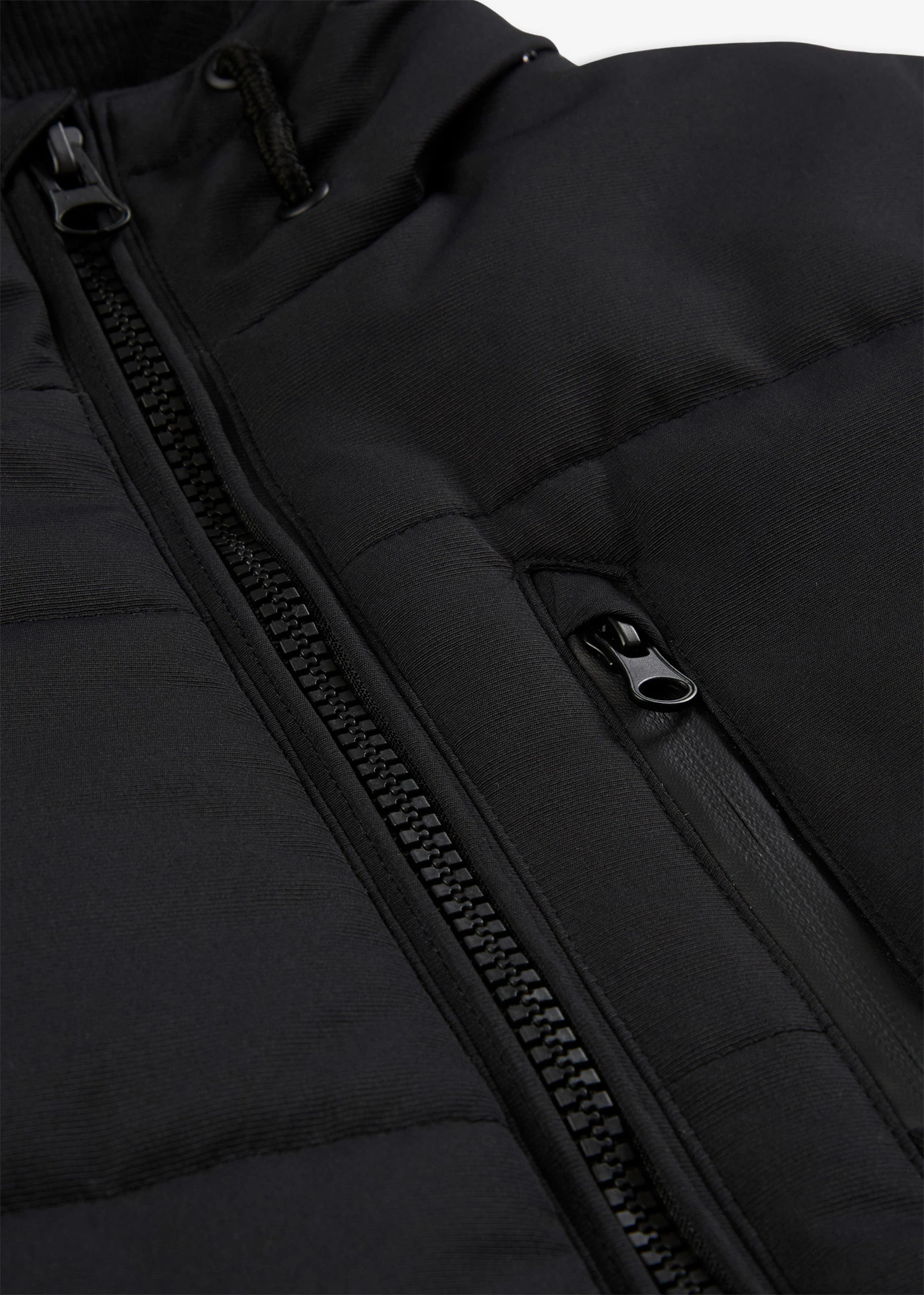 Blouson d’hiver matelassé à capuche • noir • Boutique bonprix