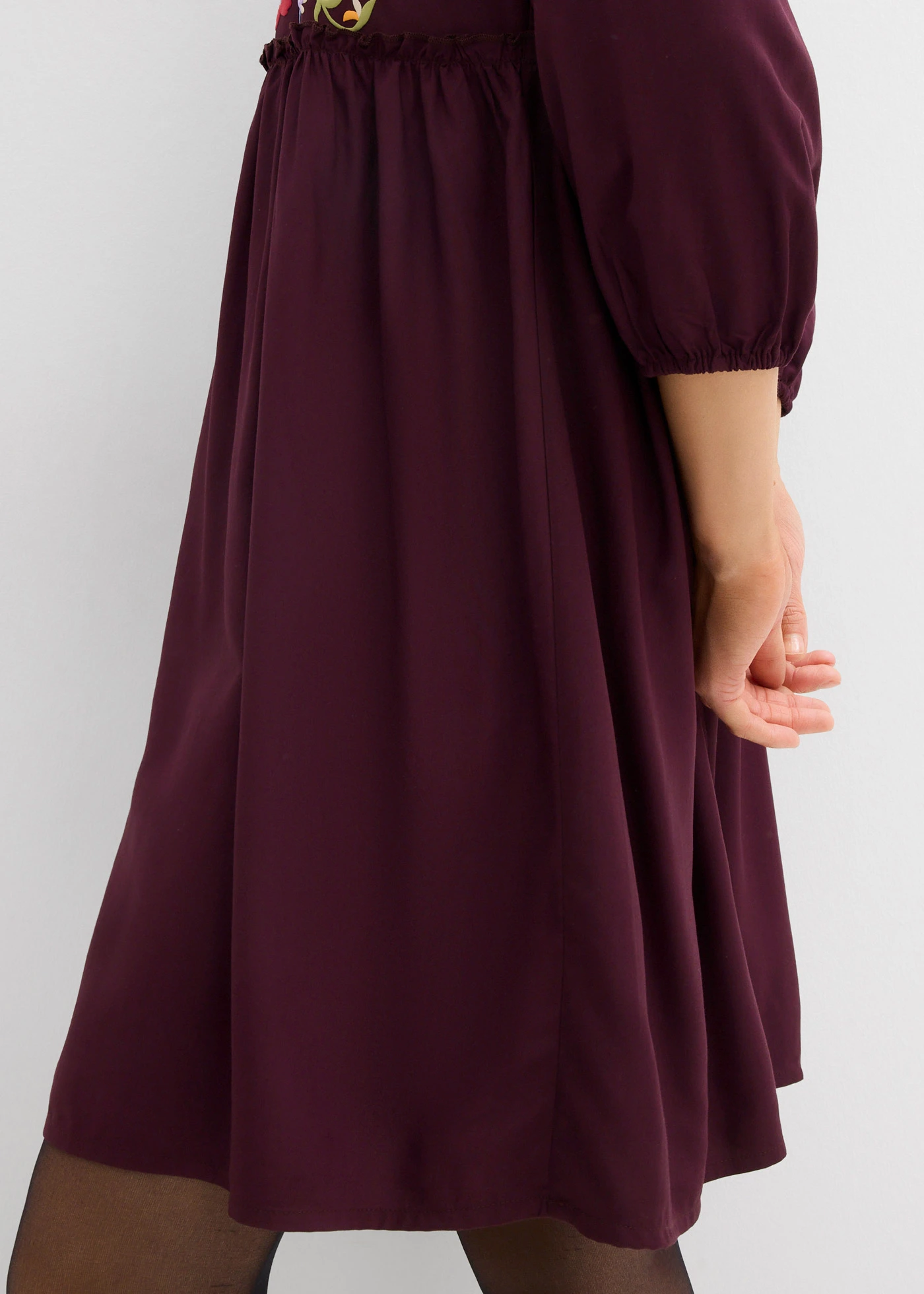 Tunikové šaty ze splývavé viskózy • vínová • bonprix obchod