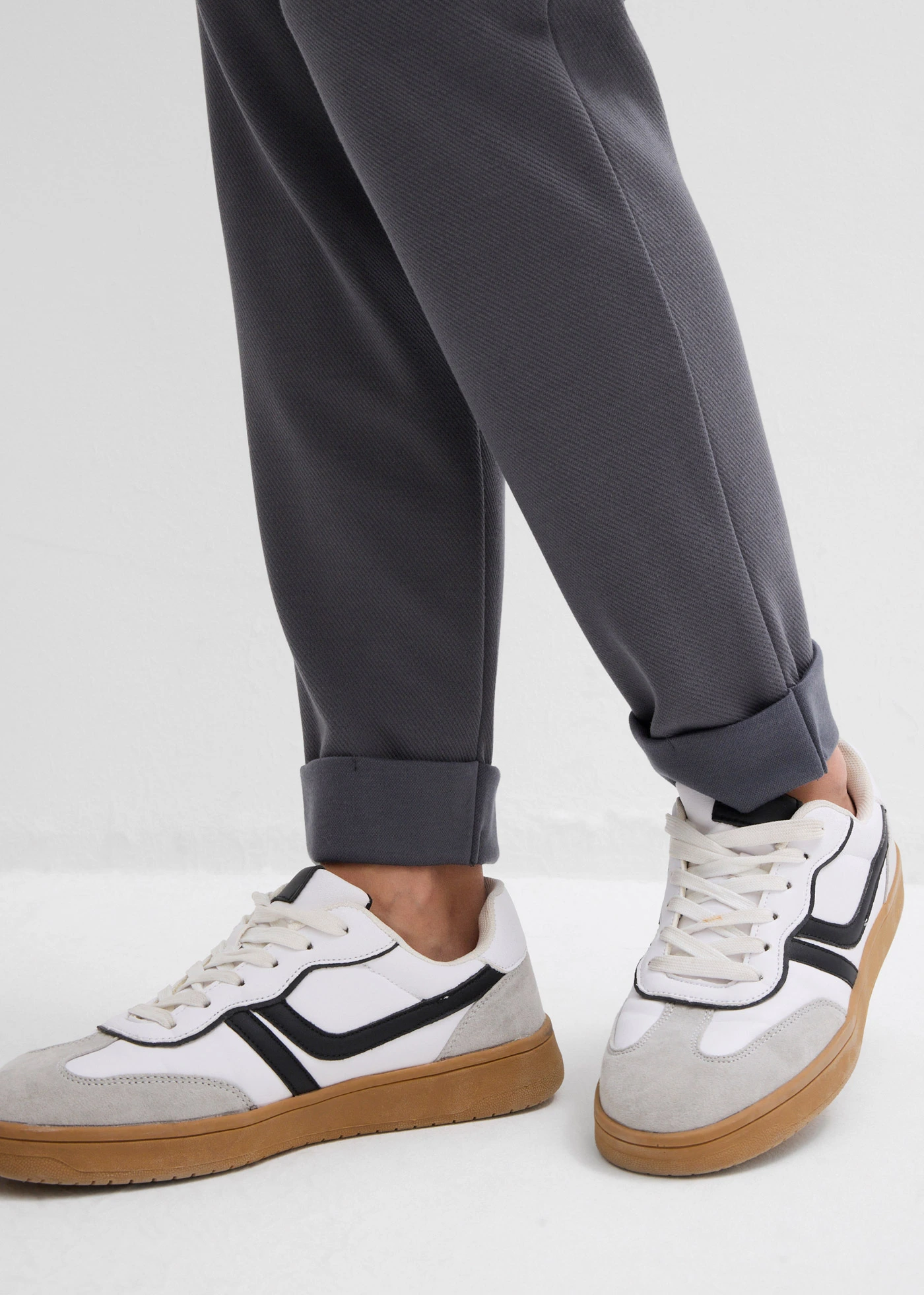 Kalhoty bez zapínání, se splývavou viskózou • tmavě olivová • bonprix obchod