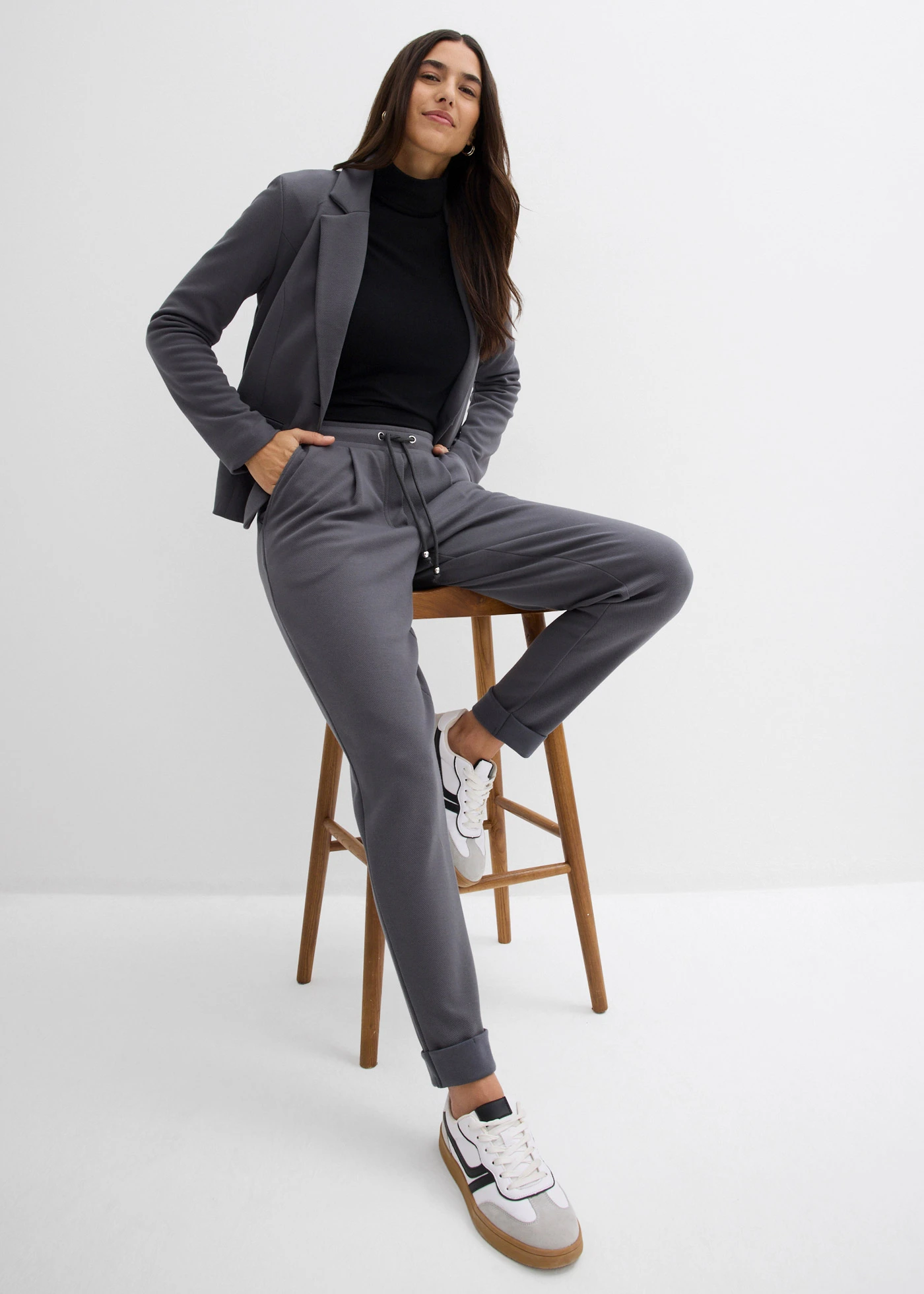 Kalhoty bez zapínání, se splývavou viskózou • tmavě olivová • bonprix obchod