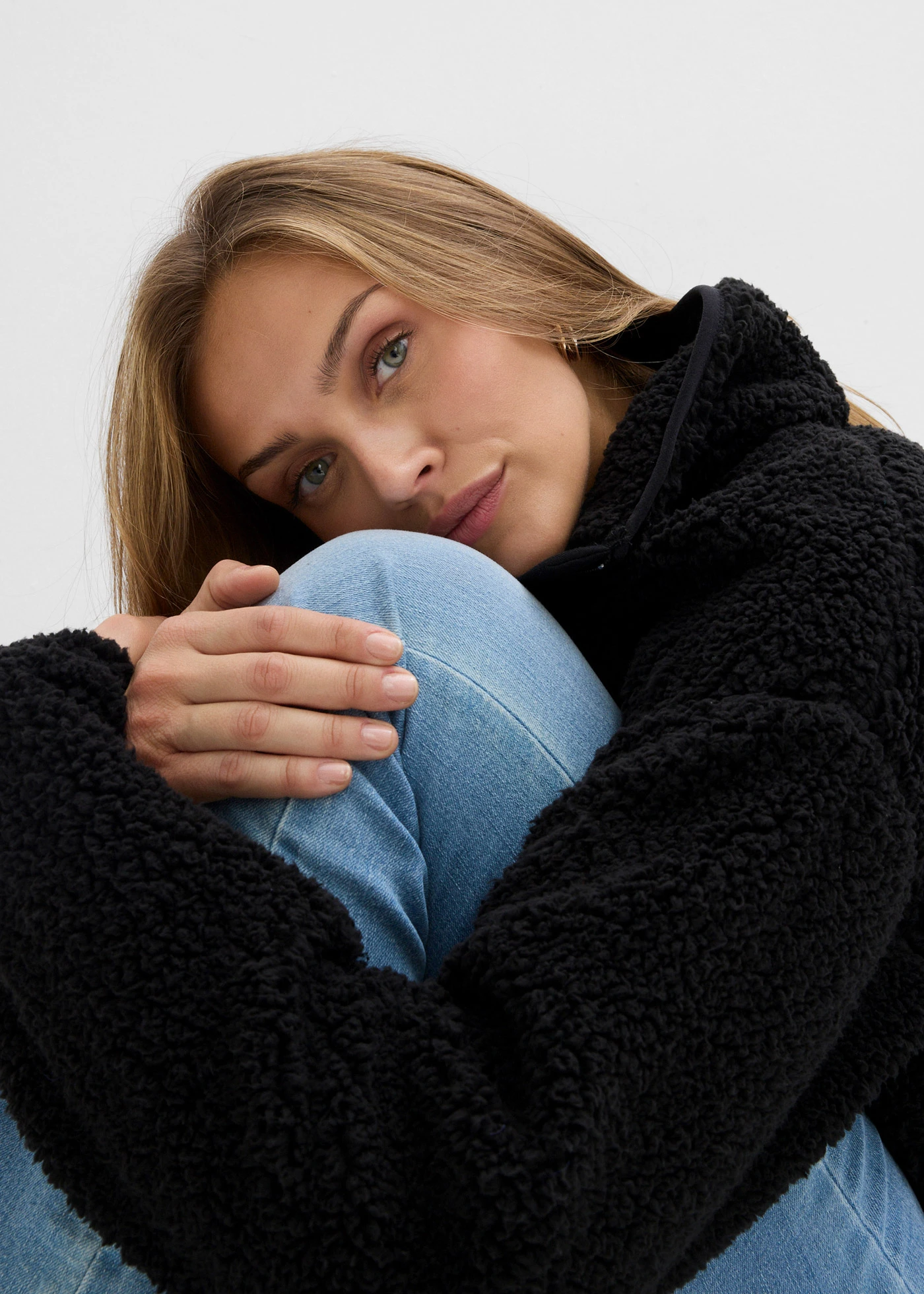 Oversized fleece trui met opstaande kraag en zakken • zwart • bonprix online shop