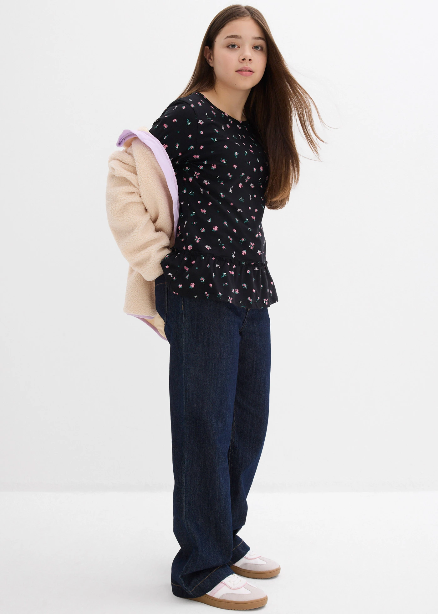 Hosszú ujjú póló elasztikus bio-pamut keverékből • fekete/virágmintás • bonprix áruház