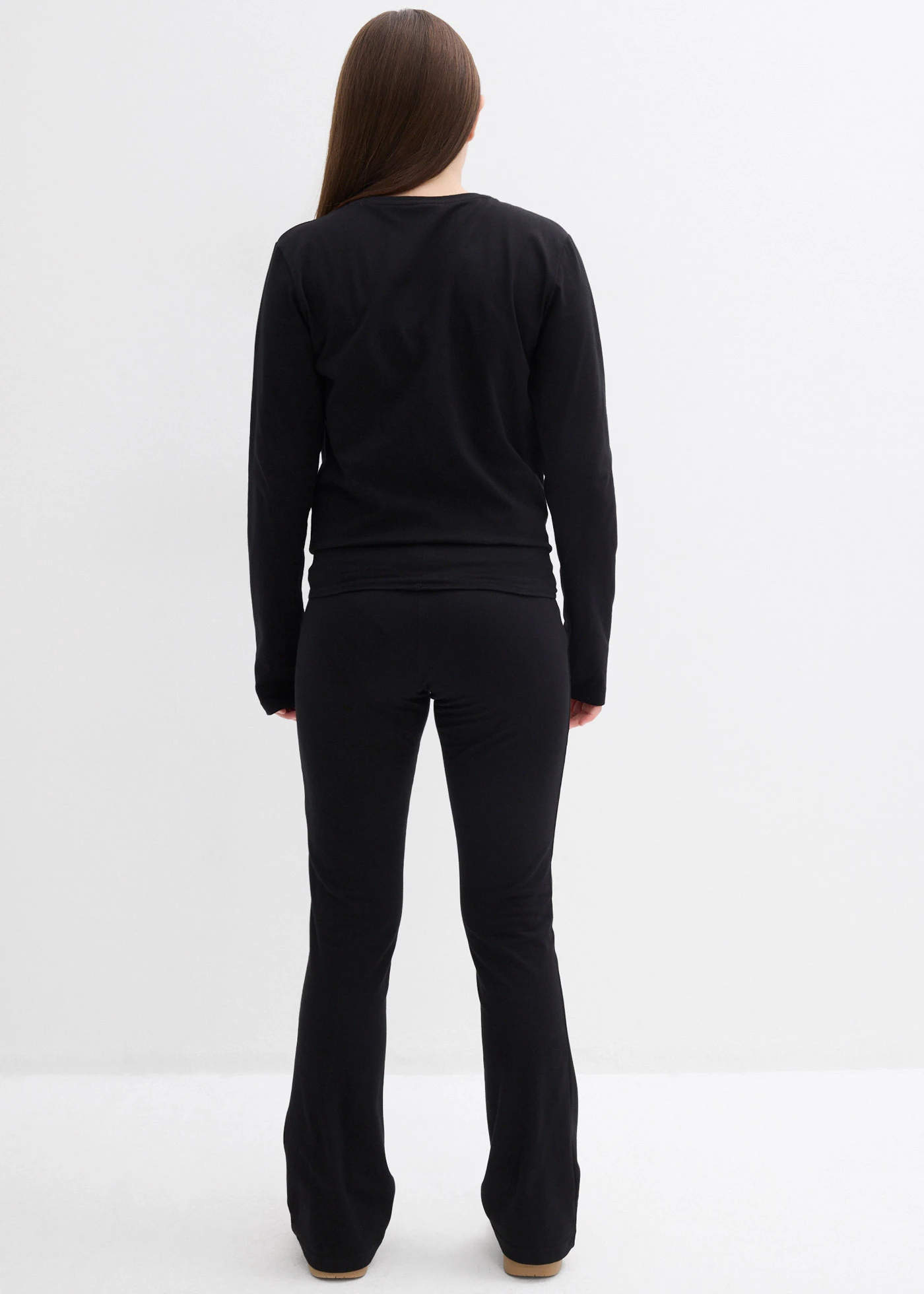 T-shirt manches longues et pantalon en jersey (ens. 2 pces) • noir • Boutique bonprix