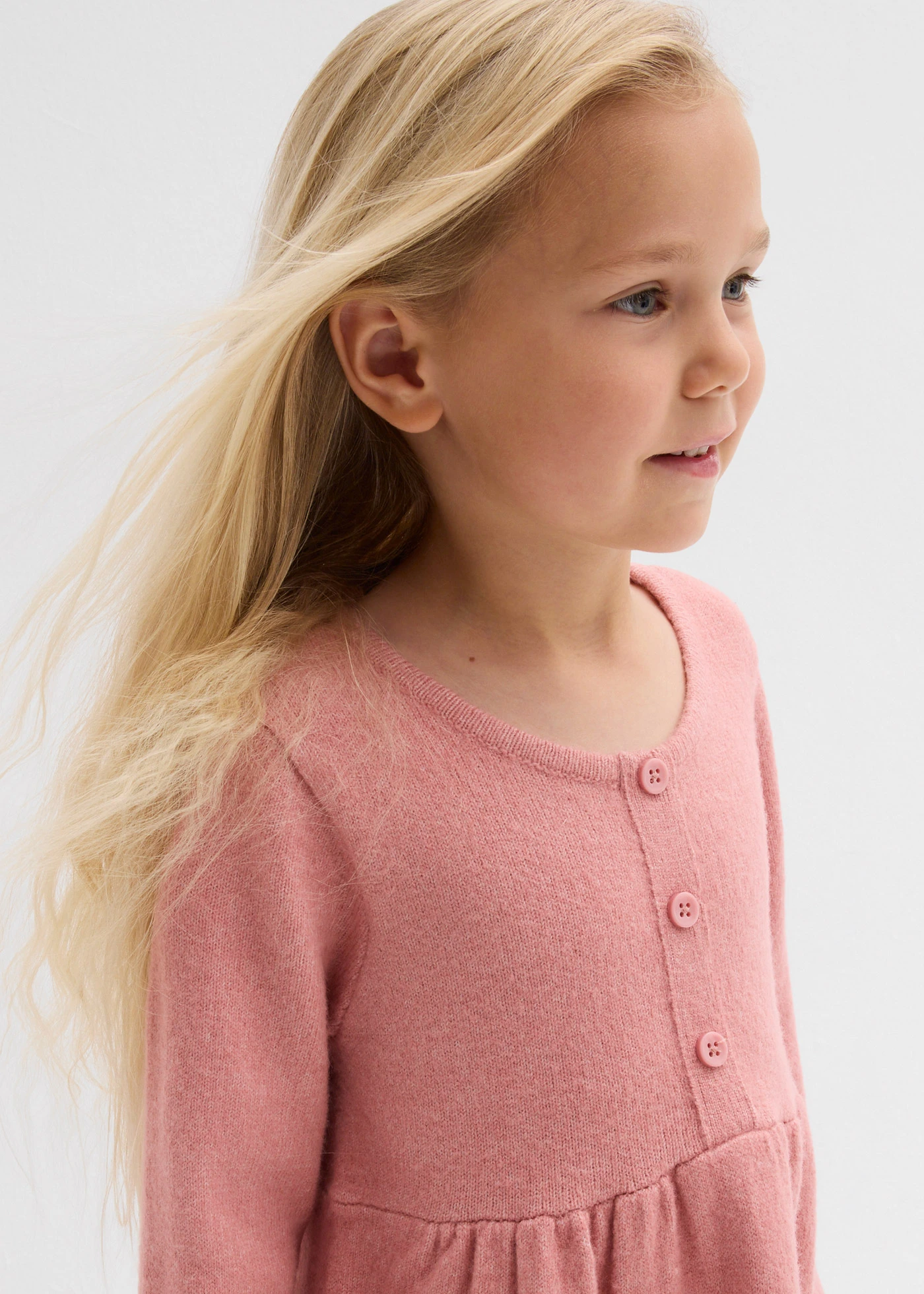 Robe en maille à boutons décoratifs • rose fumé-écru chiné • Boutique bonprix