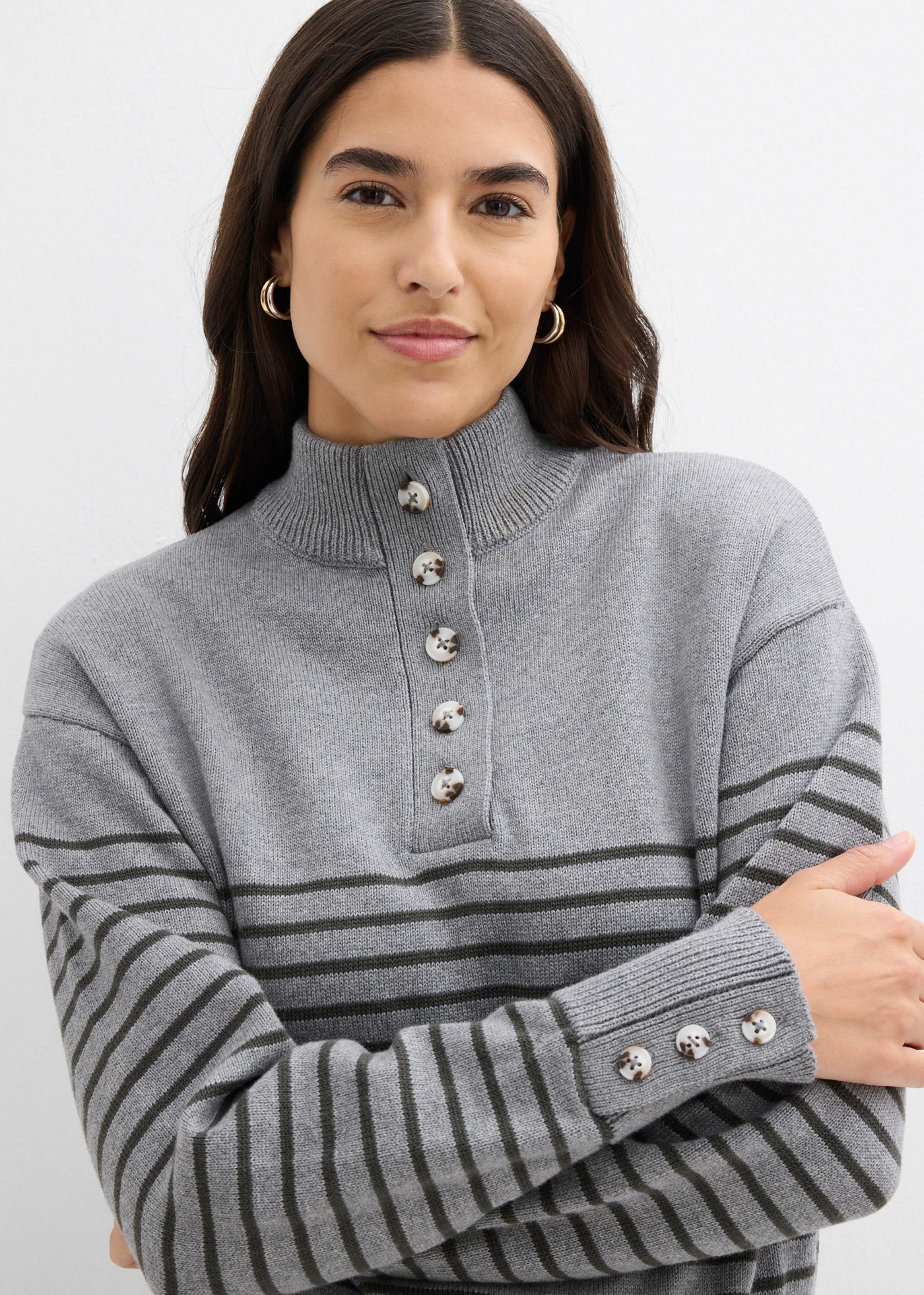 Svetr s propínacím límečkem • šedý melír-antracitová s proužky • bonprix obchod