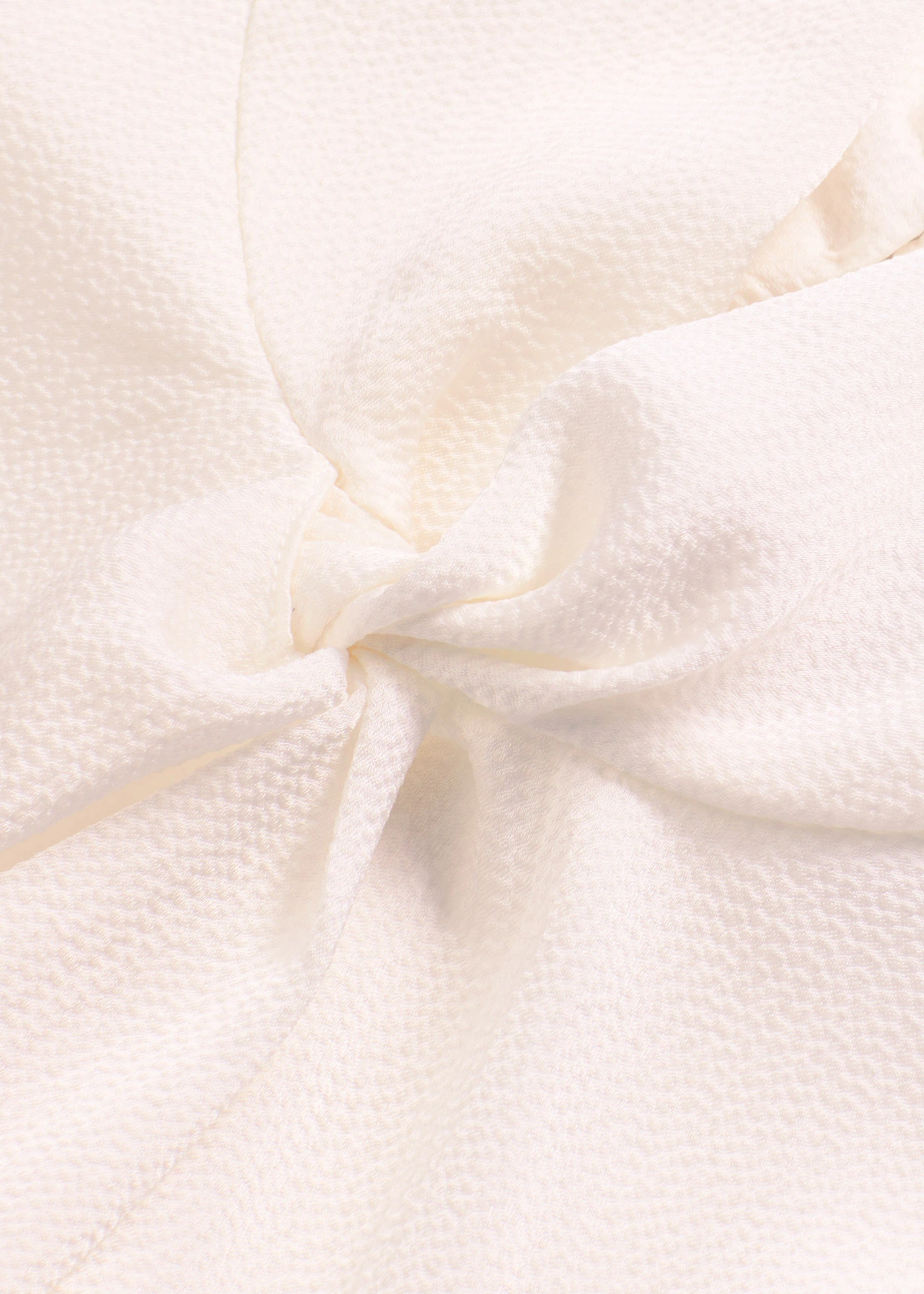 Halenka s vázačkou, ze splývavého saténu • perlově bílá • bonprix obchod