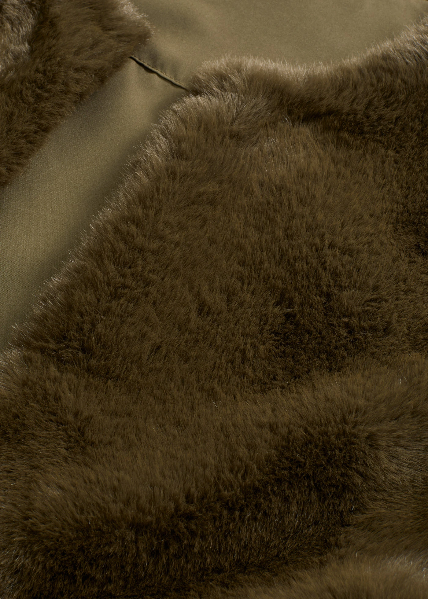 Vesta z umělé kožešiny • tmavě olivová • bonprix obchod