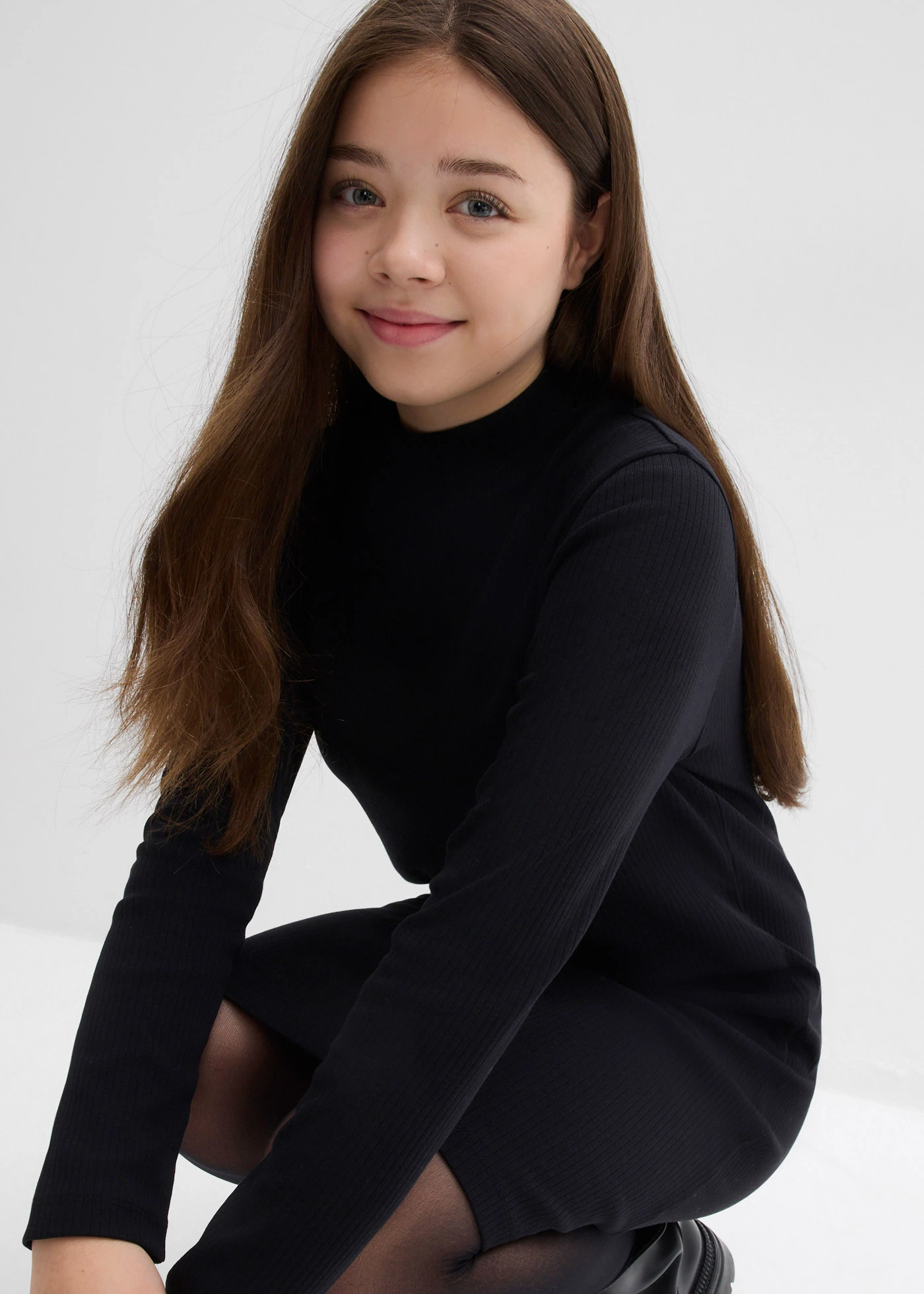 Žerzejové šaty se stojáčkem • černá • bonprix obchod