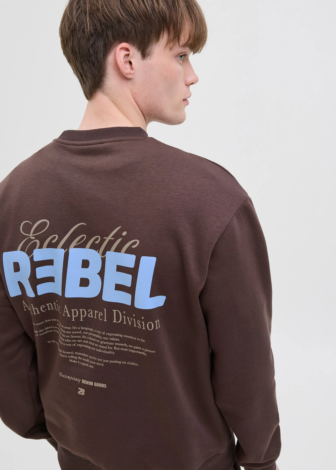 Mikina JJ REBEL s potiskem na zádech • hnědá s potiskem • bonprix obchod