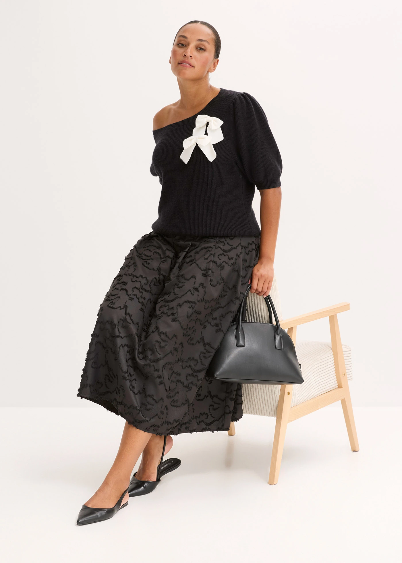 Pull avec application de nœuds • noir plus size • Boutique bonprix