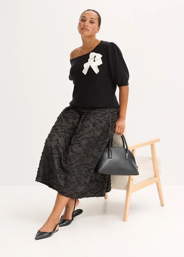 Pull avec application de nœuds • noir plus size • product-page.page-title-suffix