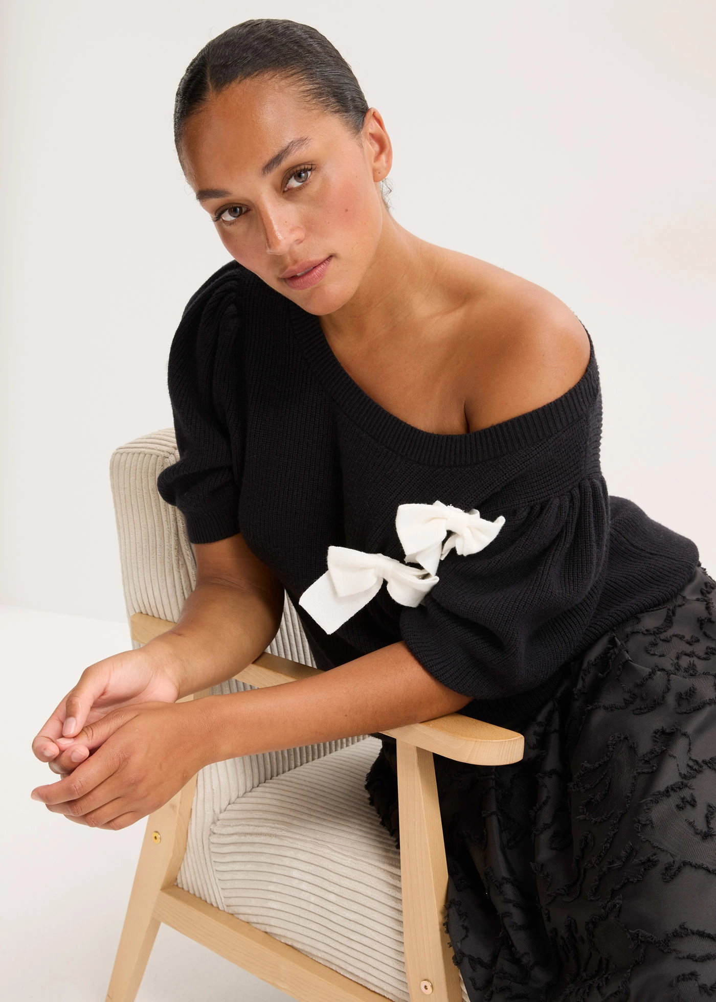 Pull avec application de nœuds • noir plus size • Boutique bonprix
