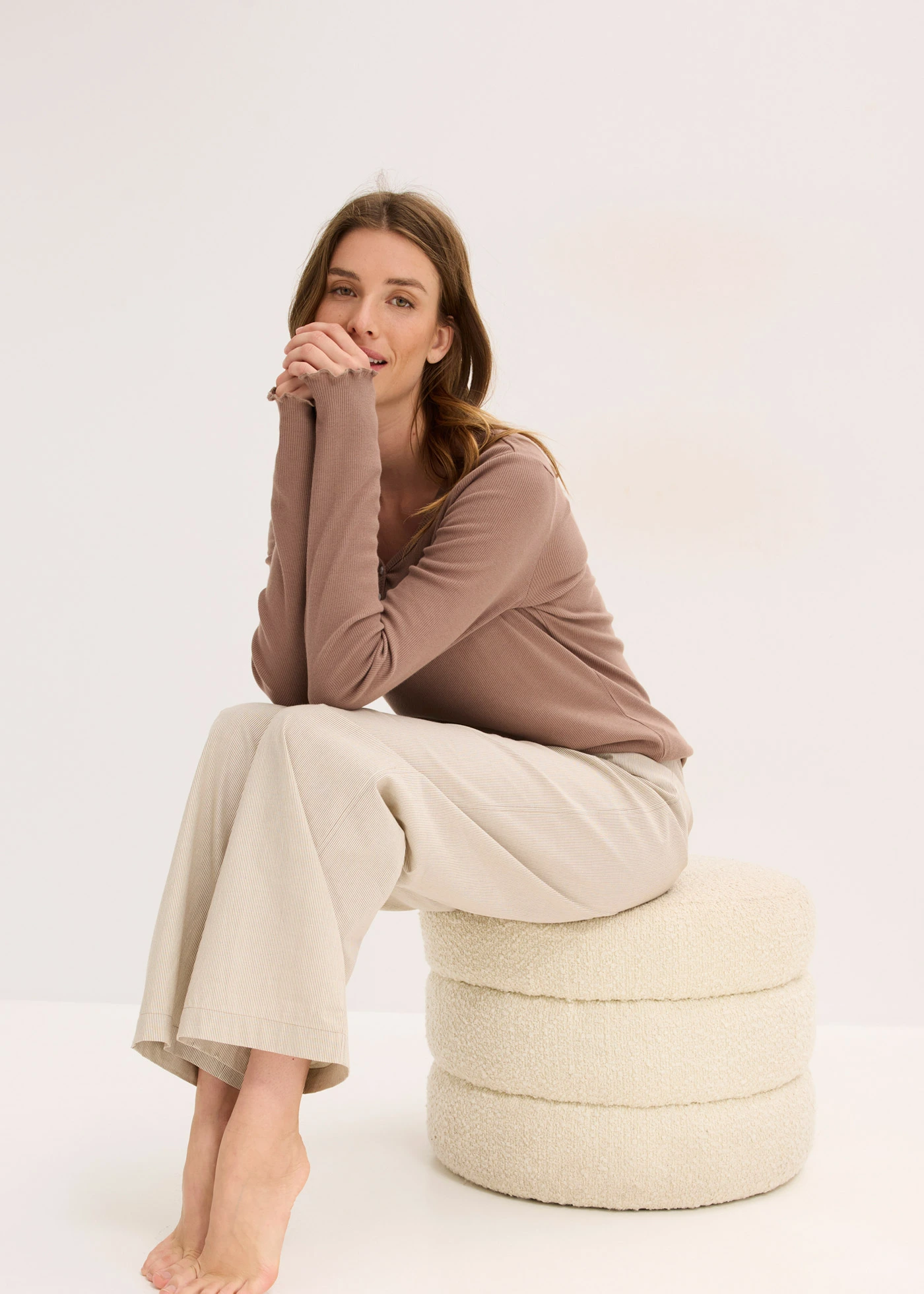 Volnočasové žebrové triko a tkané kalhoty • matně hnědá s proužky • bonprix obchod