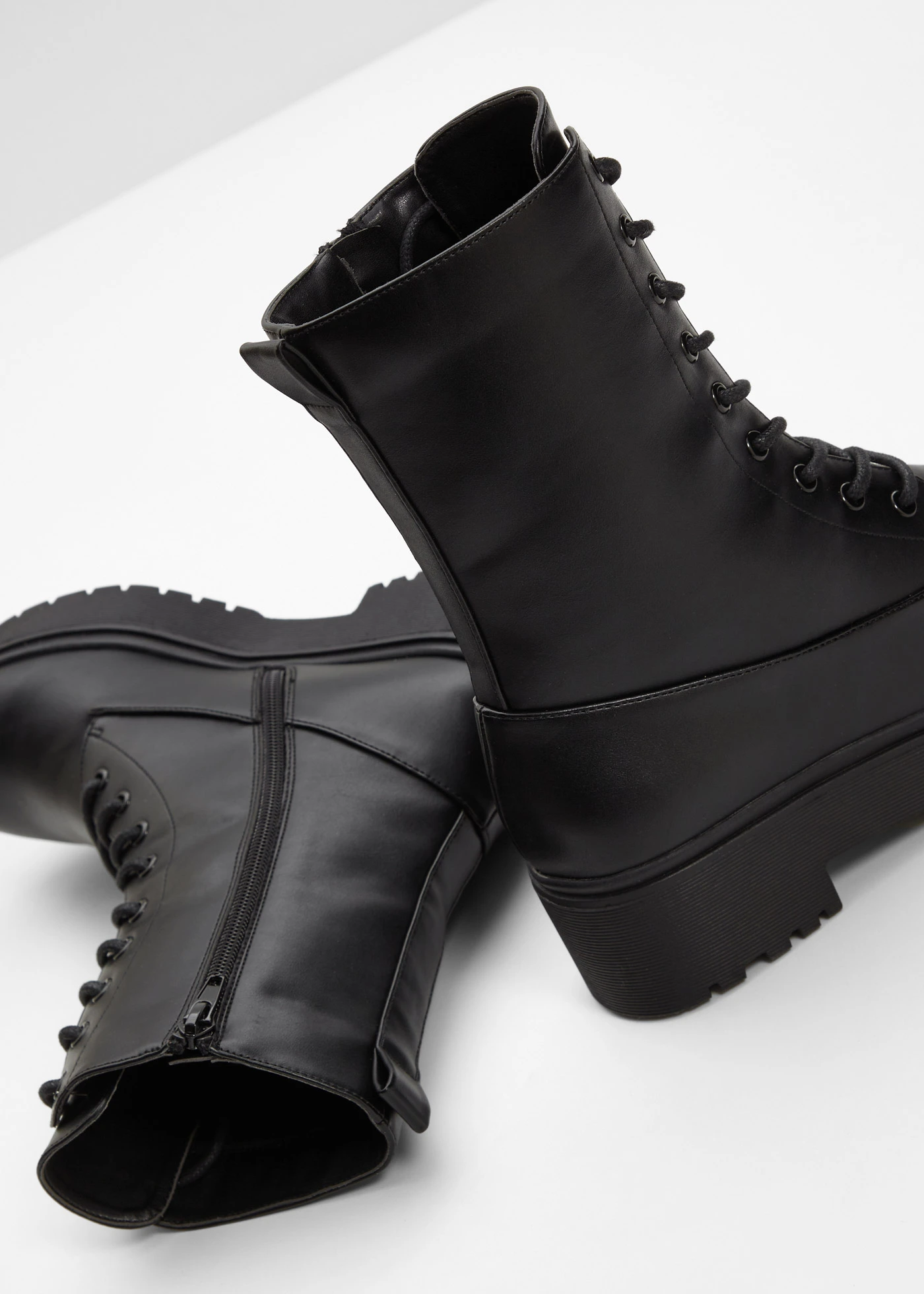 Veterboots met plateauzool • zwart • bonprix online shop