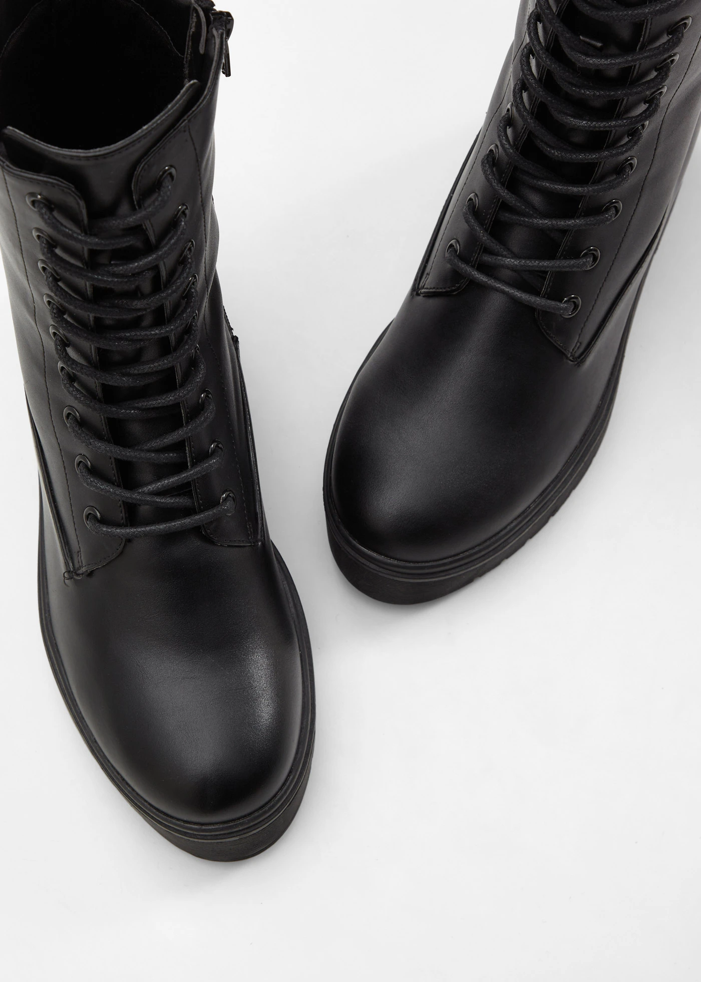 Veterboots met plateauzool • zwart • bonprix online shop