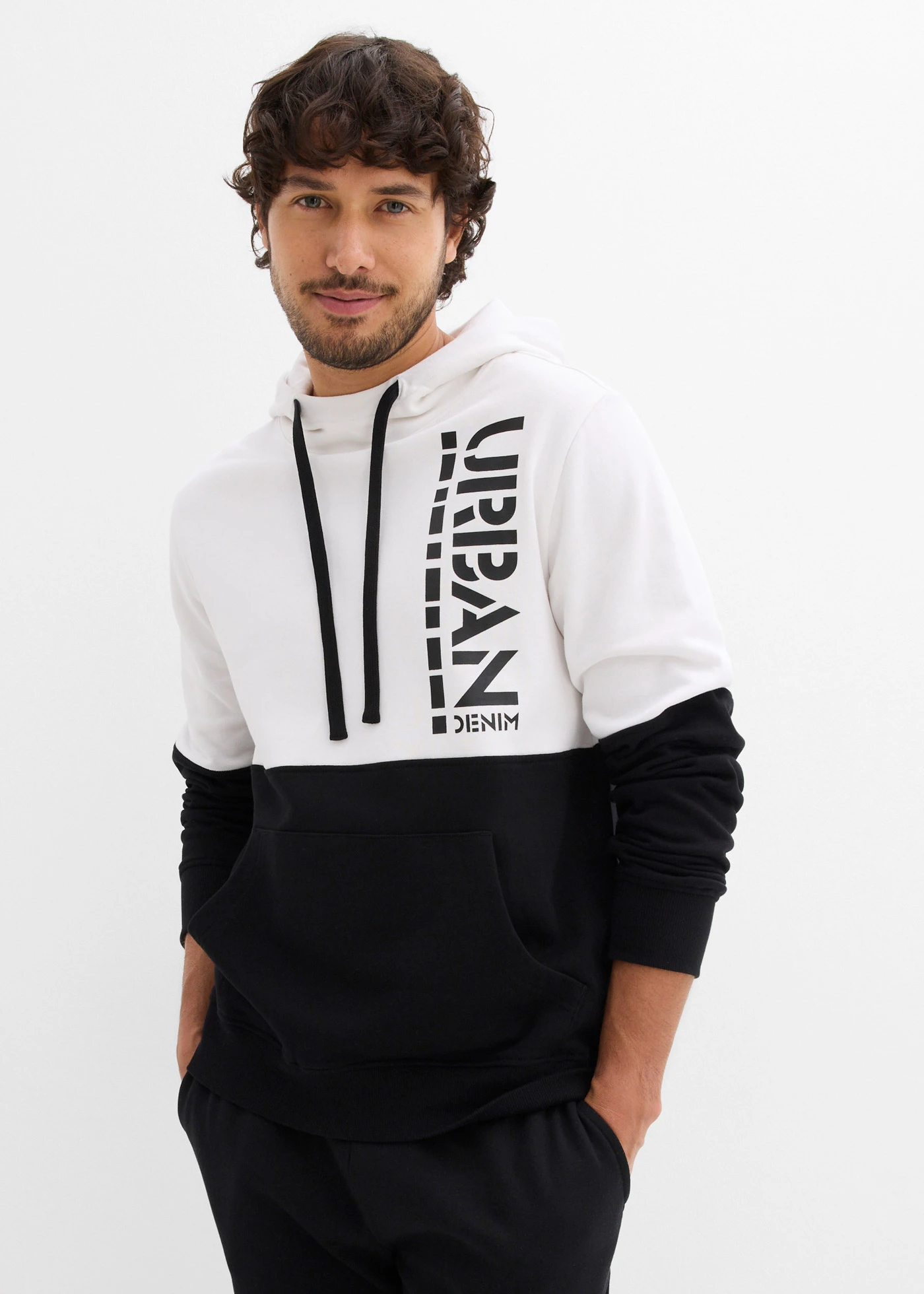 Mikina s kapucňou, Slim Fit • čierna/biela potlačená • obchod bonprix
