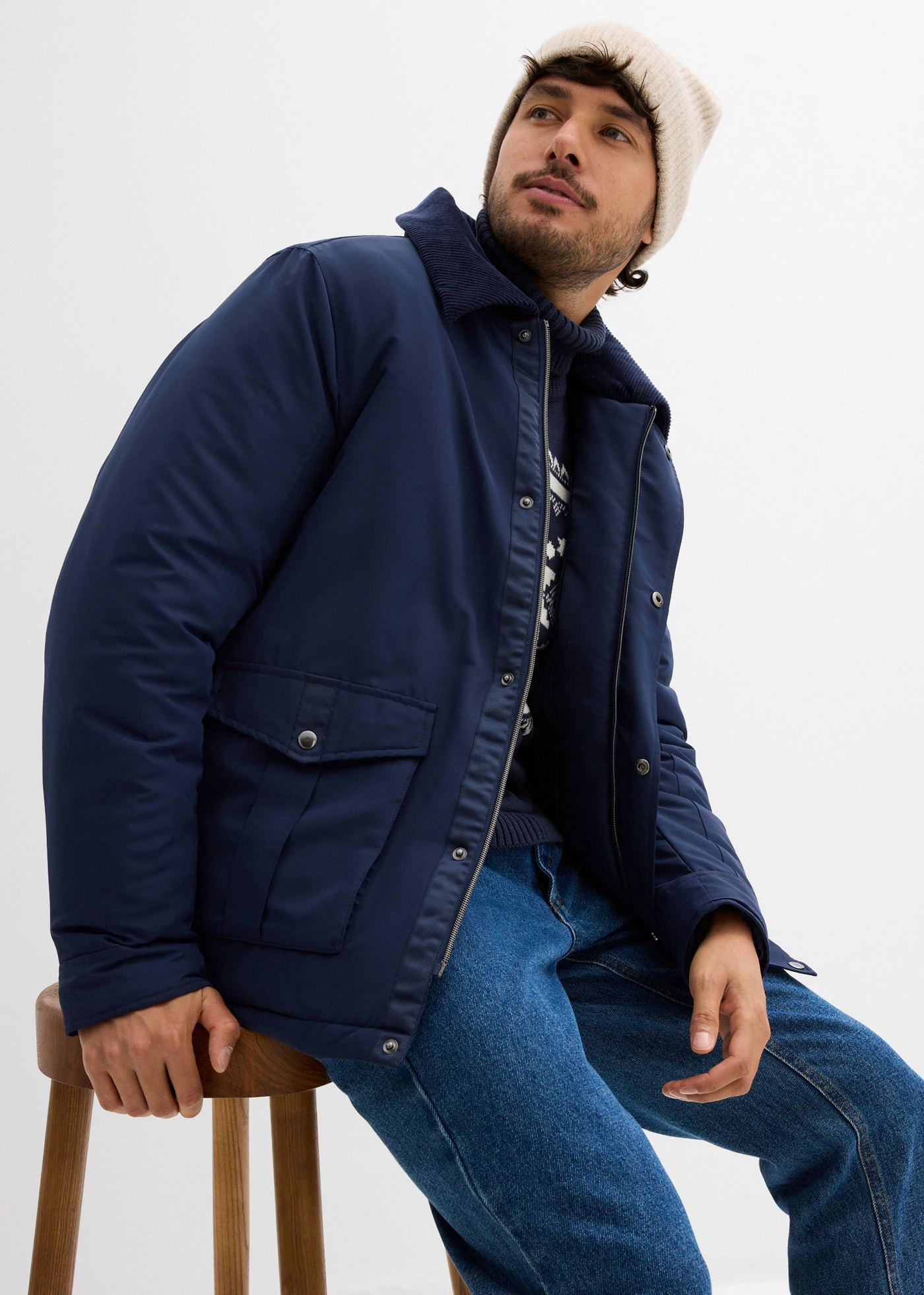 Blouson rembourré pour l’hiver avec col en velours côtelé • bleu foncé • Boutique bonprix
