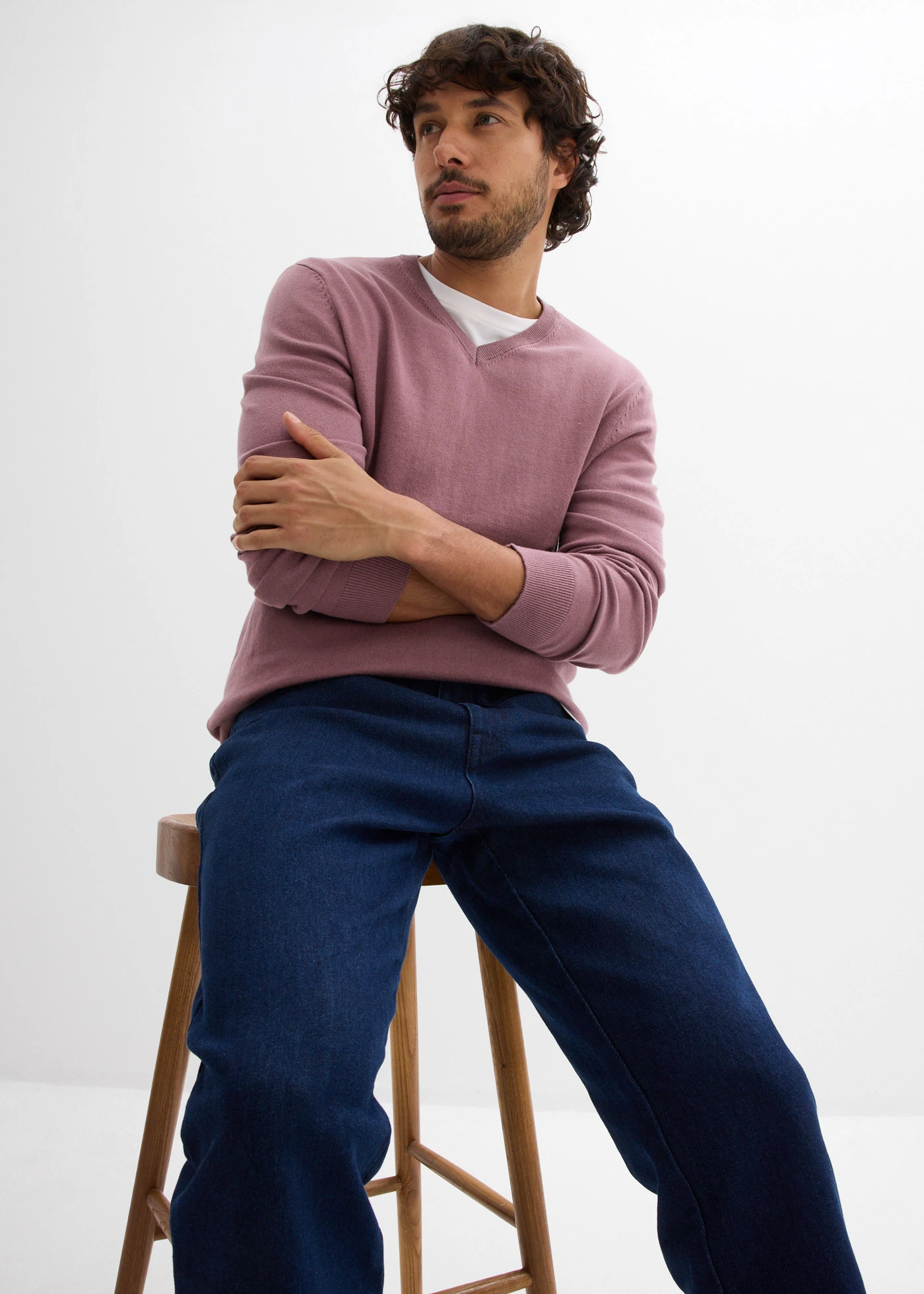 Fijngebreide trui met V-hals in een zachte katoenmix • mat violet • bonprix online shop