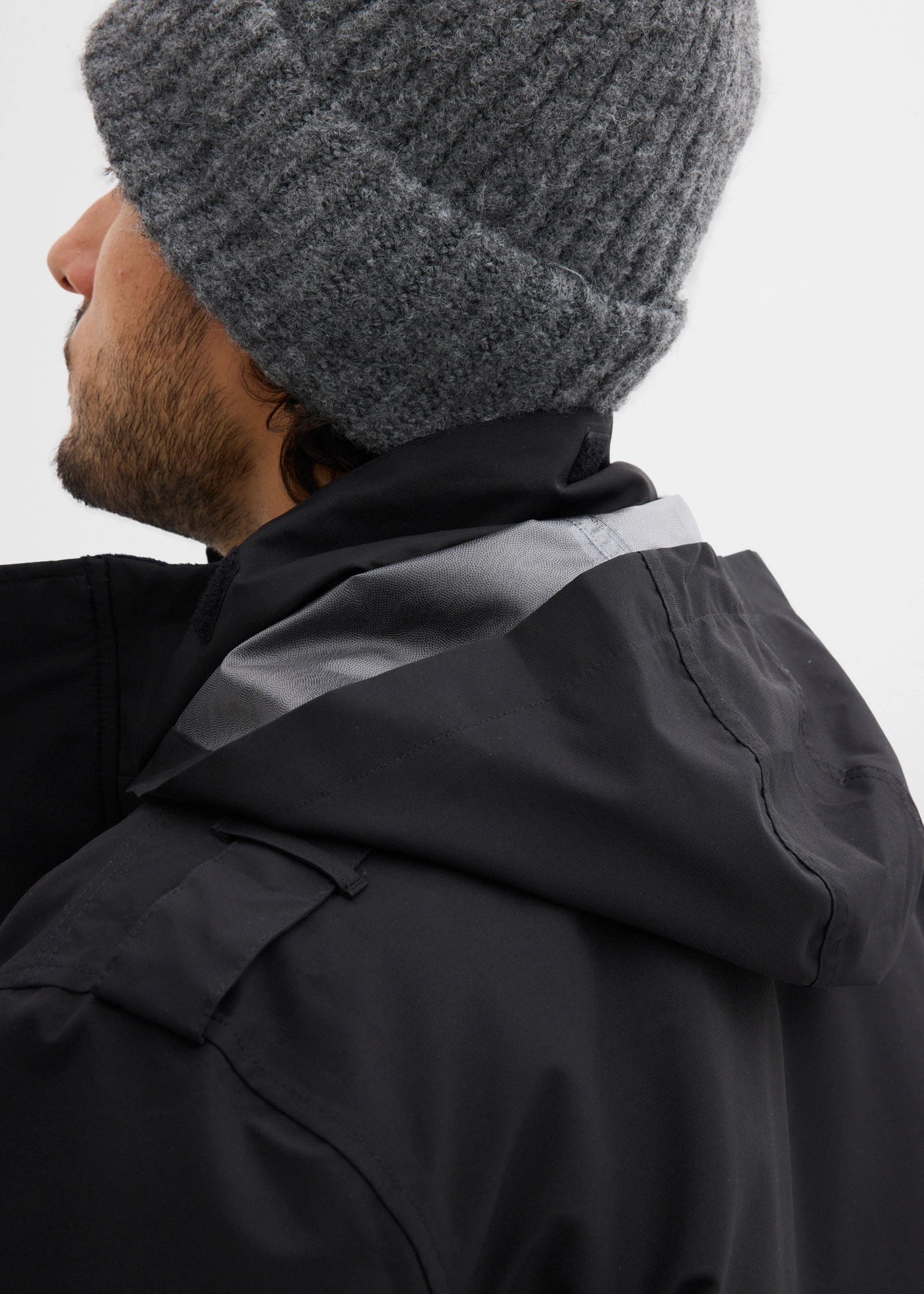 Parka technique imperméable à capuche enroulable et épaulettes • noir • Boutique bonprix