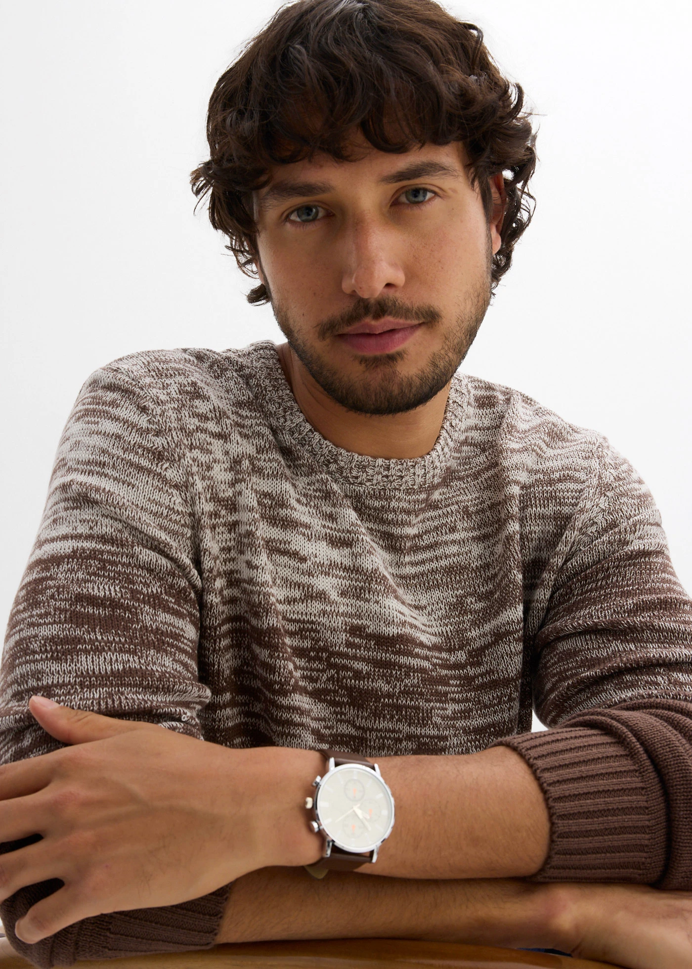 Pull doux en fine maille, coupe ventre confort • écru-brun argile rayé • Boutique bonprix