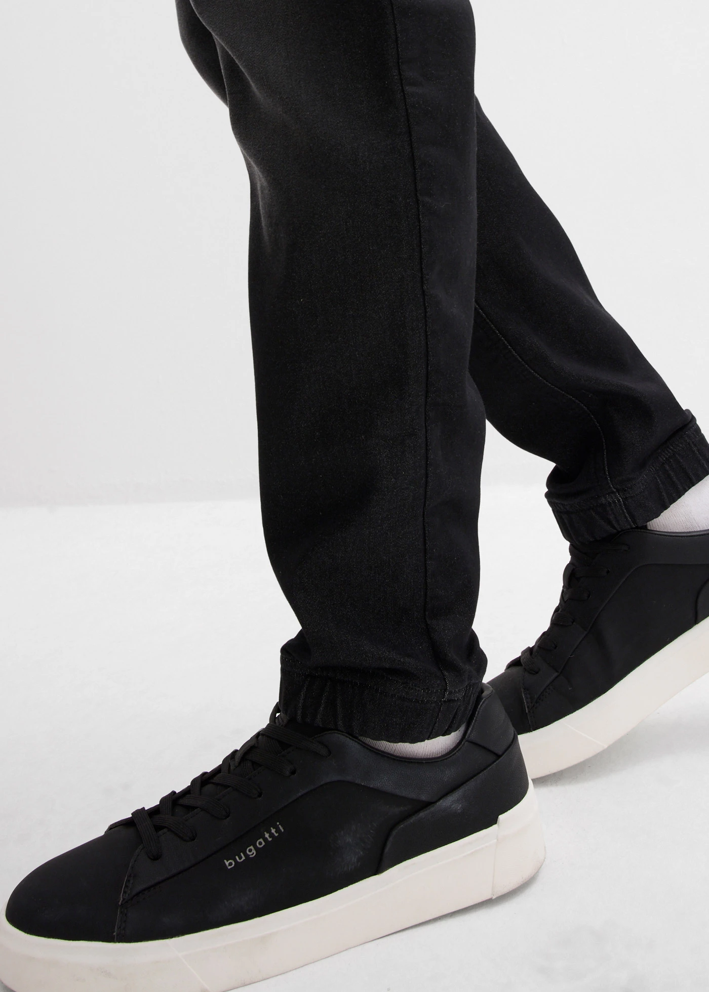 Regular fit jogging jeans met elastische tailleband, straight • zwart denim • bonprix online shop