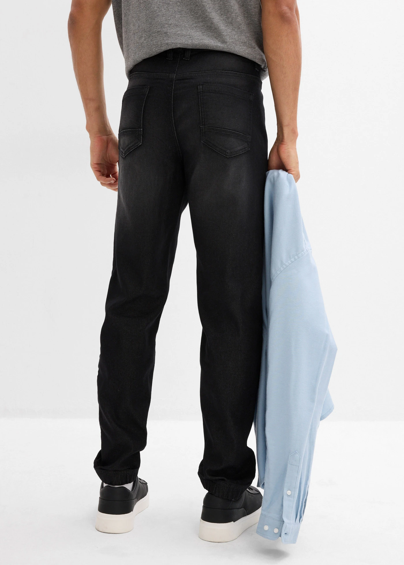 Joggery jeansowe z gumką w talii, regular fit, prosta nogawka • czarny denim • sklep bonprix