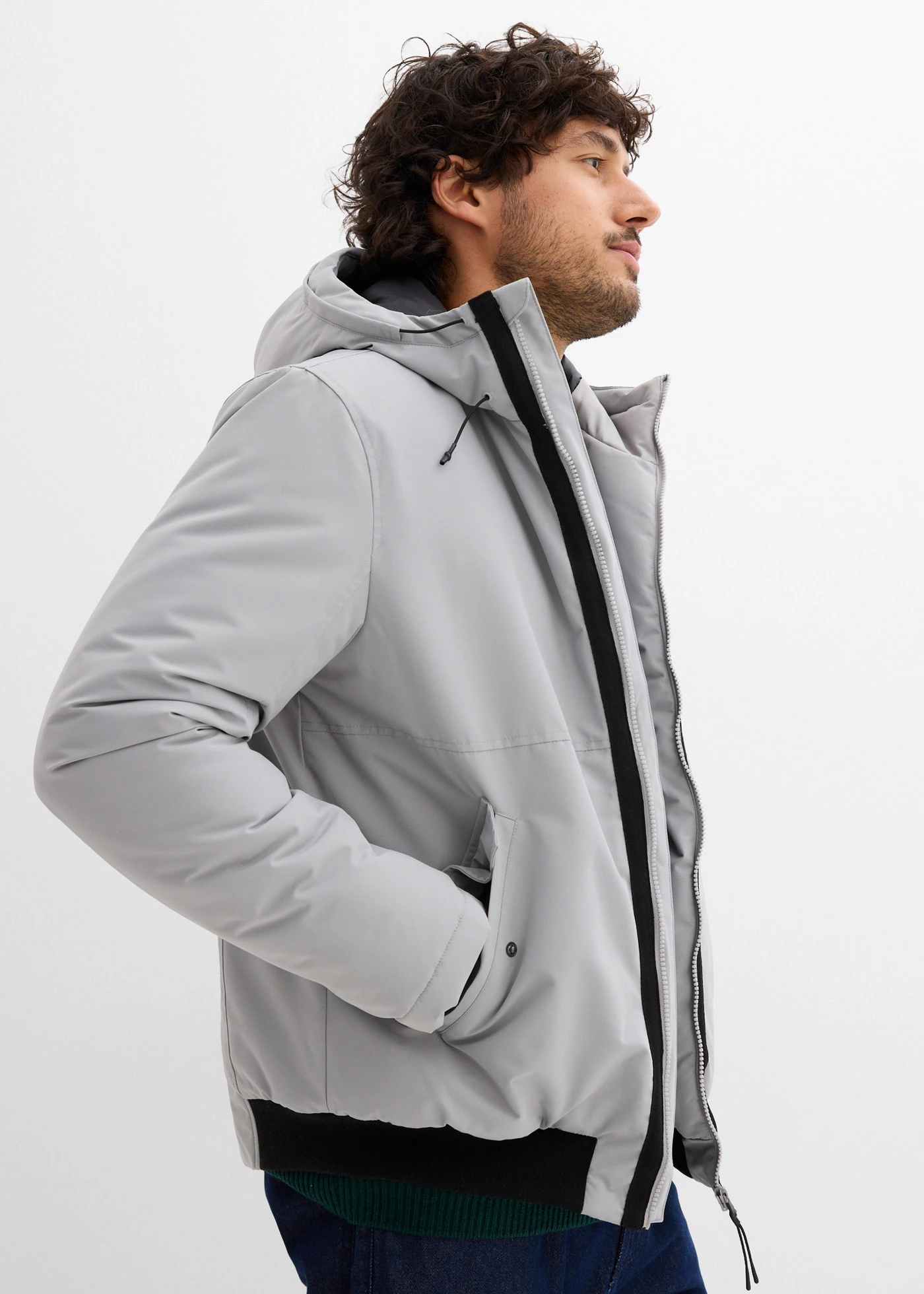 Blouson d’hiver à capuche et détails sportifs • gris ombré • Boutique bonprix